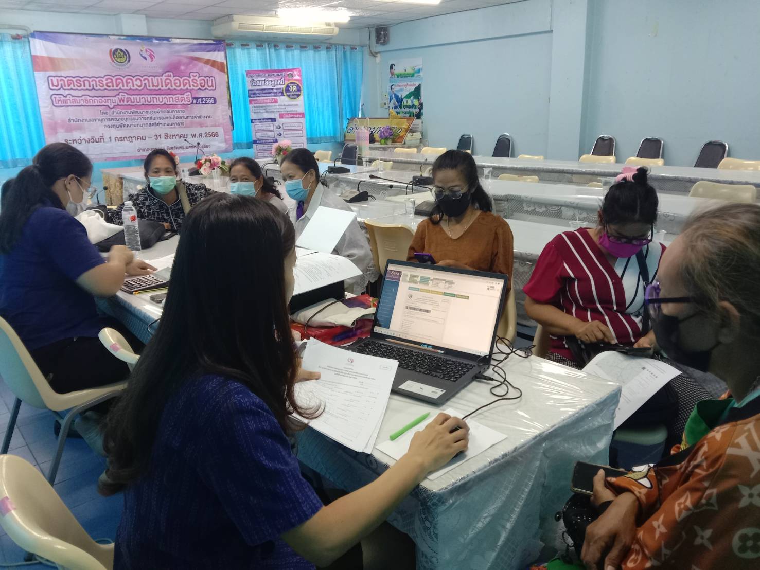 สำนักงานเลขานุการกองทุนพัฒนาบทบาทสตรีจังหวัด พุ่งเป้าลดหนี้ลงเหลือ 10%