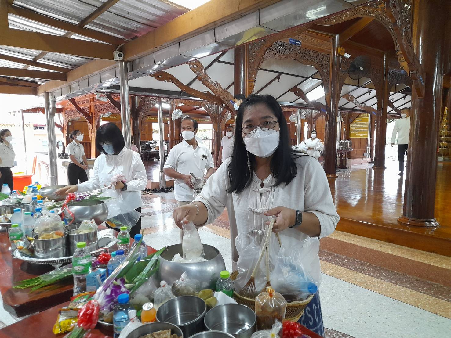 ผู้ว่าราชการจังหวัดพระนครศรีอยุธยา นำข้าราชการและพสกนิกรทุกหมู่เหล่า ร่วมพิธีเจริญพระพุทธมนต์ และทำบุญตักบาตร และปล่อยพันธ์ปลาน้ำจืด ถวายเป็นพระกุศล เฉลิมพระเกียรติ สมเด็จเจ้าฟ้า ฯ กรมพระศรีสวางควัฒน วรขัตติยราชนารี เนื่องในโอกาสวันคล้ายวันประสูติ 4 กรกฎาคม 2566