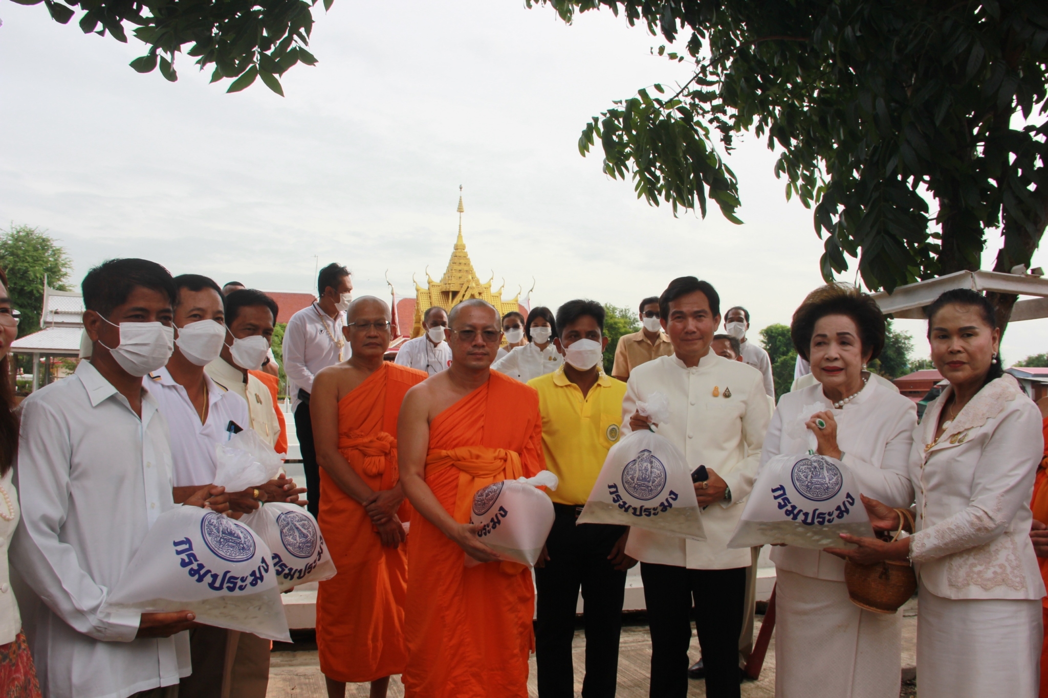 ผู้ว่าราชการจังหวัดพระนครศรีอยุธยา นำข้าราชการและพสกนิกรทุกหมู่เหล่า ร่วมพิธีเจริญพระพุทธมนต์ และทำบุญตักบาตร และปล่อยพันธ์ปลาน้ำจืด ถวายเป็นพระกุศล เฉลิมพระเกียรติ สมเด็จเจ้าฟ้า ฯ กรมพระศรีสวางควัฒน วรขัตติยราชนารี เนื่องในโอกาสวันคล้ายวันประสูติ 4 กรกฎาคม 2566