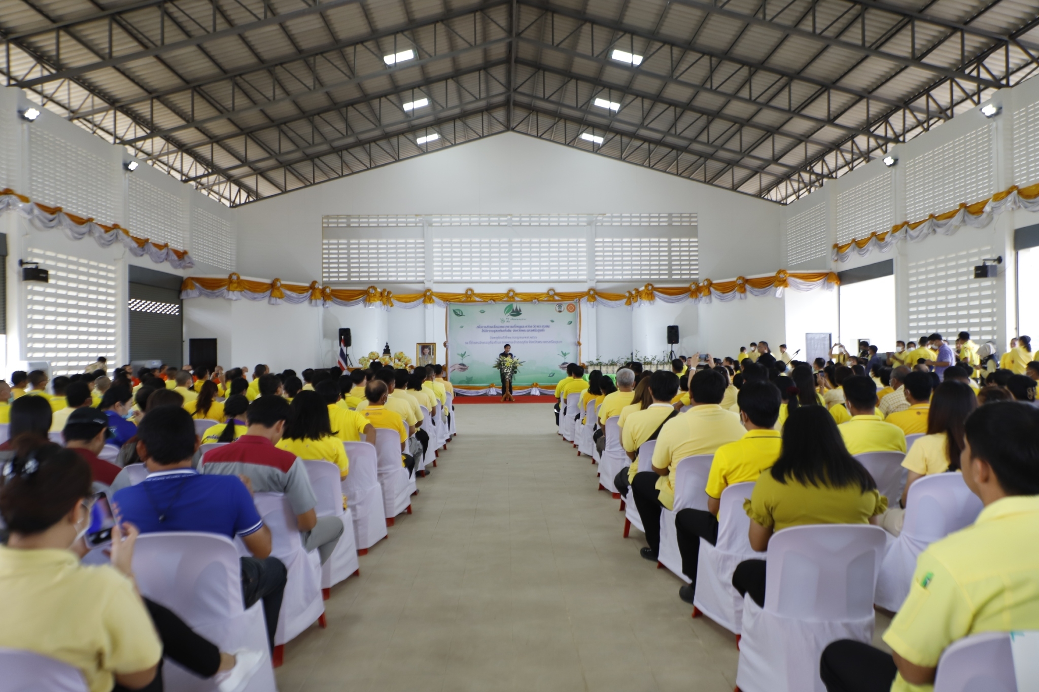 พัฒนาชุมชนอยุธยา ร่วมบูรณาการออกหน่วยเคลื่อนที่ ช่วยเหลือ เยี่ยมเยียนพี่น้องประชาชน “คนอยุธยา..ไม่ทิ้งใครไว้ข้างหลัง” พร้อมเกื้อหนุนโครงการวัดประชารัฐสร้างสุขอย่างยั่งยืน ในพื้นที่อำเภอบางไทร
