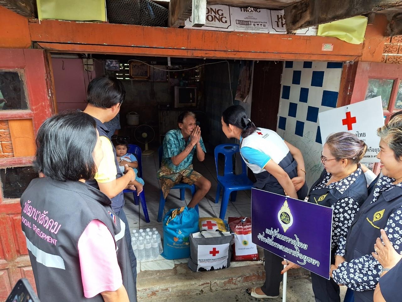 พัฒนาชุมชนอยุธยา ร่วมบูรณาการออกหน่วยเคลื่อนที่ ช่วยเหลือ เยี่ยมเยียนพี่น้องประชาชน “คนอยุธยา..ไม่ทิ้งใครไว้ข้างหลัง” พร้อมเกื้อหนุนโครงการวัดประชารัฐสร้างสุขอย่างยั่งยืน ในพื้นที่อำเภอบางไทร