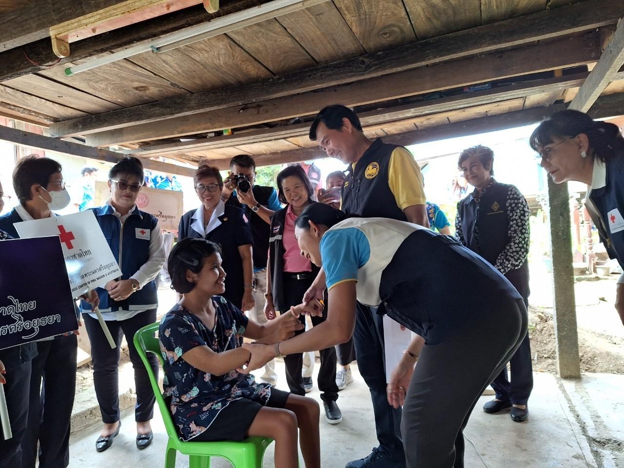 พัฒนาชุมชนอยุธยา ร่วมบูรณาการออกหน่วยเคลื่อนที่ ช่วยเหลือ เยี่ยมเยียนพี่น้องประชาชน “คนอยุธยา..ไม่ทิ้งใครไว้ข้างหลัง” พร้อมเกื้อหนุนโครงการวัดประชารัฐสร้างสุขอย่างยั่งยืน ในพื้นที่อำเภอบางไทร