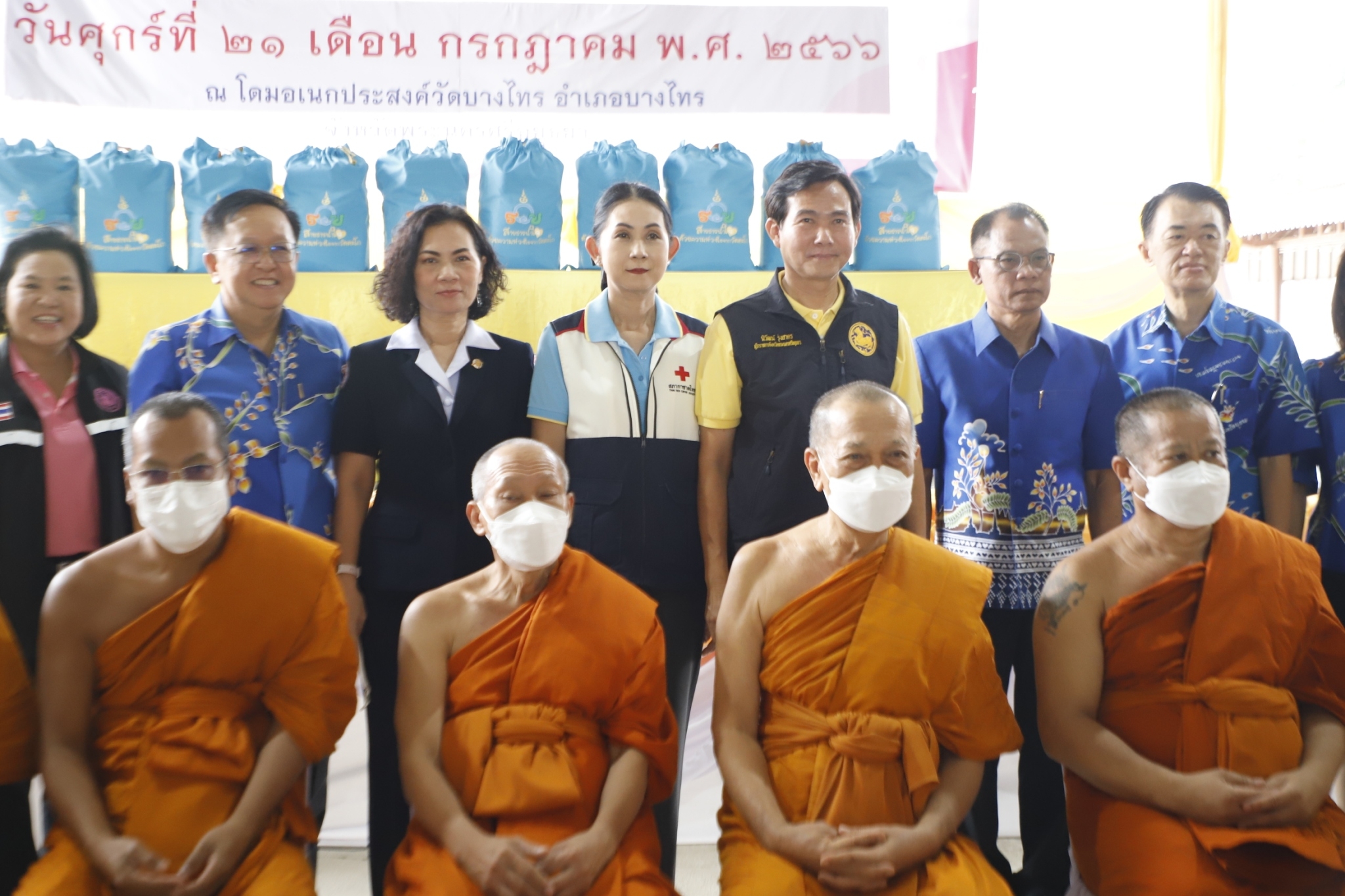 พัฒนาชุมชนอยุธยา ร่วมบูรณาการออกหน่วยเคลื่อนที่ ช่วยเหลือ เยี่ยมเยียนพี่น้องประชาชน “คนอยุธยา..ไม่ทิ้งใครไว้ข้างหลัง” พร้อมเกื้อหนุนโครงการวัดประชารัฐสร้างสุขอย่างยั่งยืน ในพื้นที่อำเภอบางไทร