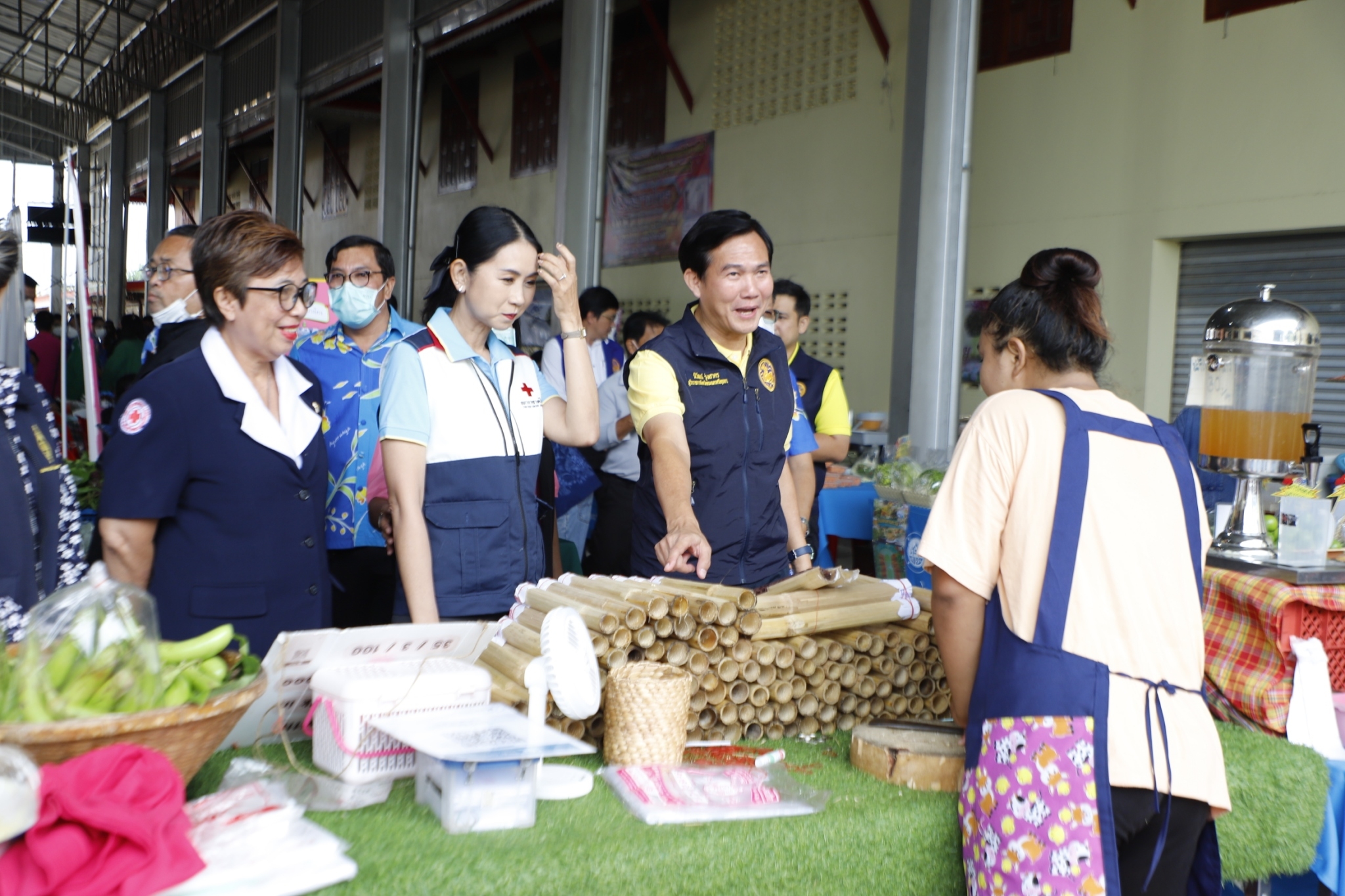 พัฒนาชุมชนอยุธยา ร่วมบูรณาการออกหน่วยเคลื่อนที่ ช่วยเหลือ เยี่ยมเยียนพี่น้องประชาชน “คนอยุธยา..ไม่ทิ้งใครไว้ข้างหลัง” พร้อมเกื้อหนุนโครงการวัดประชารัฐสร้างสุขอย่างยั่งยืน ในพื้นที่อำเภอบางไทร