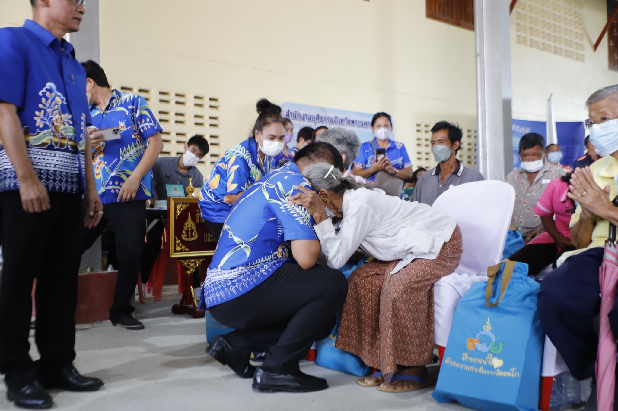 พัฒนาชุมชนอยุธยา ร่วมบูรณาการออกหน่วยเคลื่อนที่ ช่วยเหลือ เยี่ยมเยียนพี่น้องประชาชน “คนอยุธยา..ไม่ทิ้งใครไว้ข้างหลัง” พร้อมเกื้อหนุนโครงการวัดประชารัฐสร้างสุขอย่างยั่งยืน ในพื้นที่อำเภอบางไทร