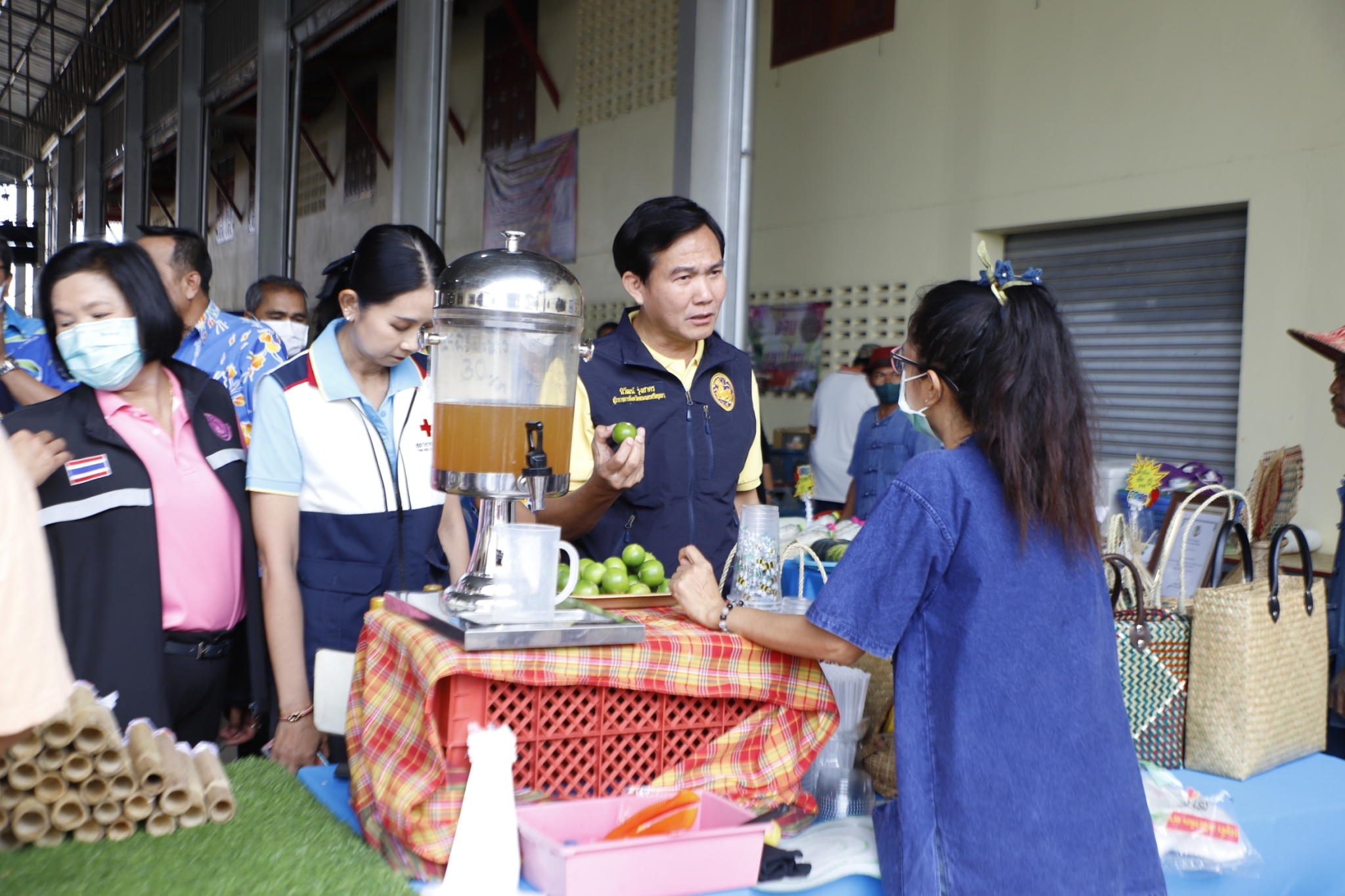 พัฒนาชุมชนอยุธยา ร่วมบูรณาการออกหน่วยเคลื่อนที่ ช่วยเหลือ เยี่ยมเยียนพี่น้องประชาชน “คนอยุธยา..ไม่ทิ้งใครไว้ข้างหลัง” พร้อมเกื้อหนุนโครงการวัดประชารัฐสร้างสุขอย่างยั่งยืน ในพื้นที่อำเภอบางไทร