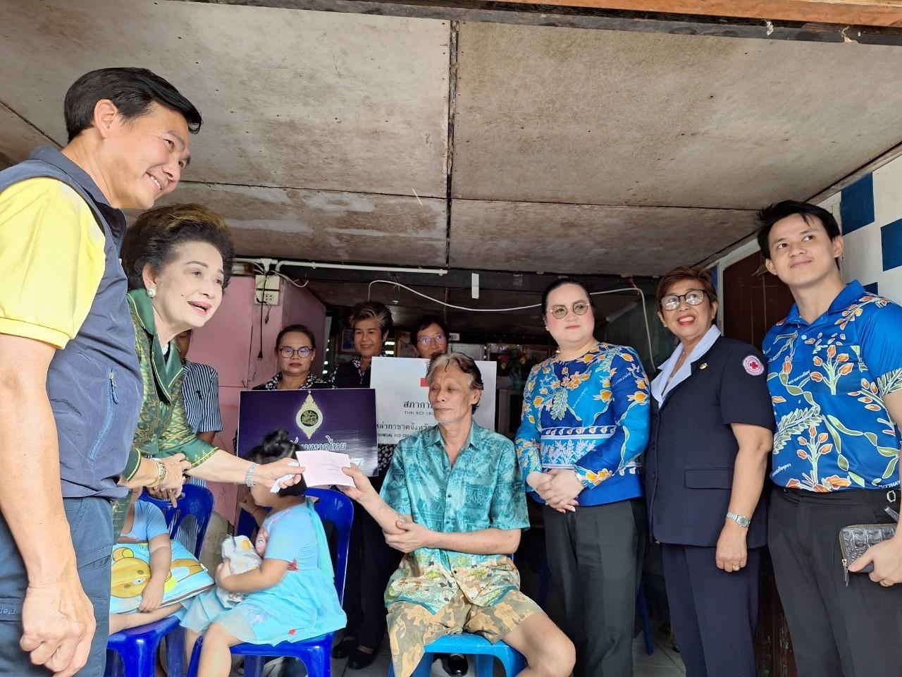 พัฒนาชุมชนอยุธยา ร่วมบูรณาการออกหน่วยเคลื่อนที่ ช่วยเหลือ เยี่ยมเยียนพี่น้องประชาชน “คนอยุธยา..ไม่ทิ้งใครไว้ข้างหลัง” พร้อมเกื้อหนุนโครงการวัดประชารัฐสร้างสุขอย่างยั่งยืน ในพื้นที่อำเภอบางไทร