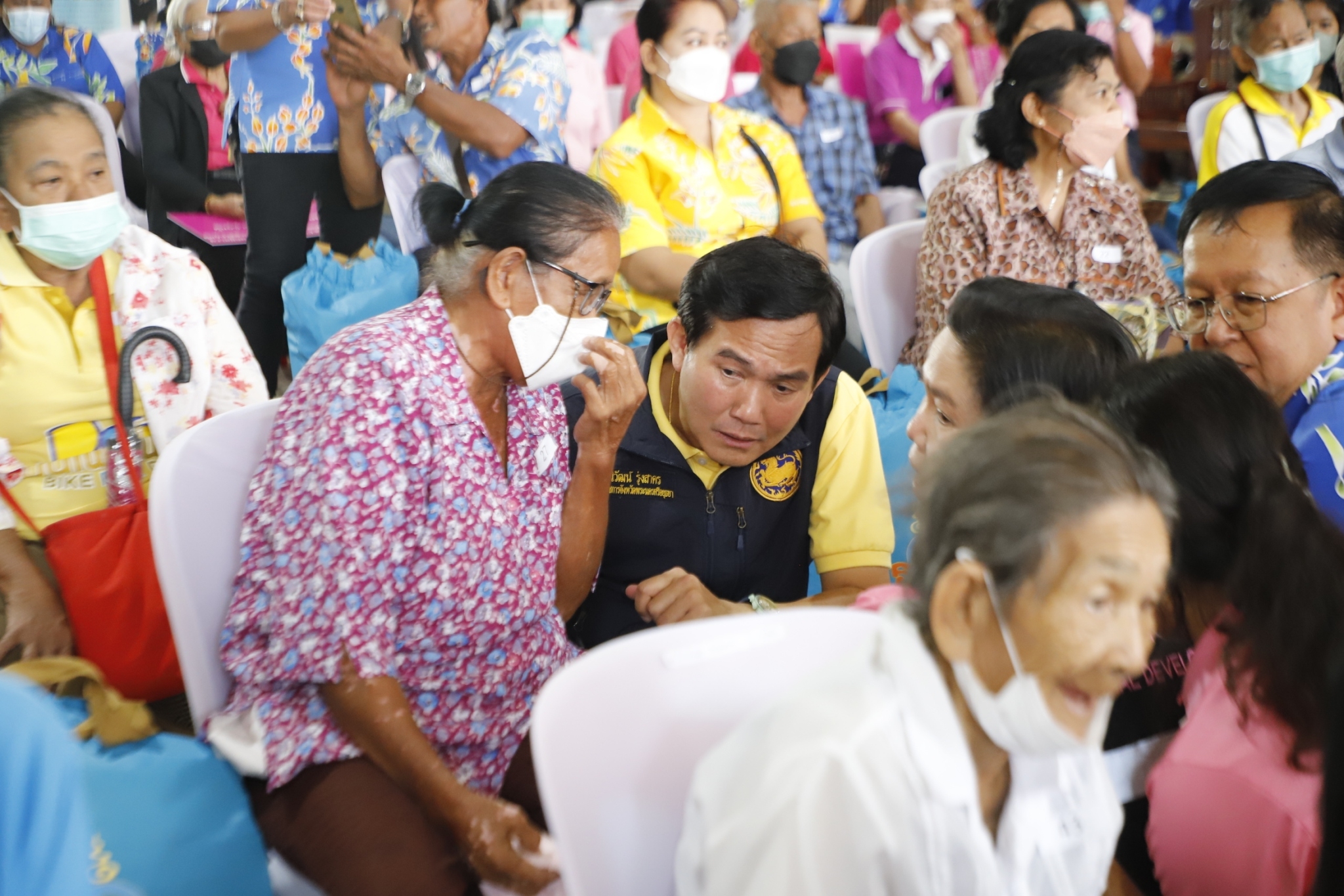 พัฒนาชุมชนอยุธยา ร่วมบูรณาการออกหน่วยเคลื่อนที่ ช่วยเหลือ เยี่ยมเยียนพี่น้องประชาชน “คนอยุธยา..ไม่ทิ้งใครไว้ข้างหลัง” พร้อมเกื้อหนุนโครงการวัดประชารัฐสร้างสุขอย่างยั่งยืน ในพื้นที่อำเภอบางไทร