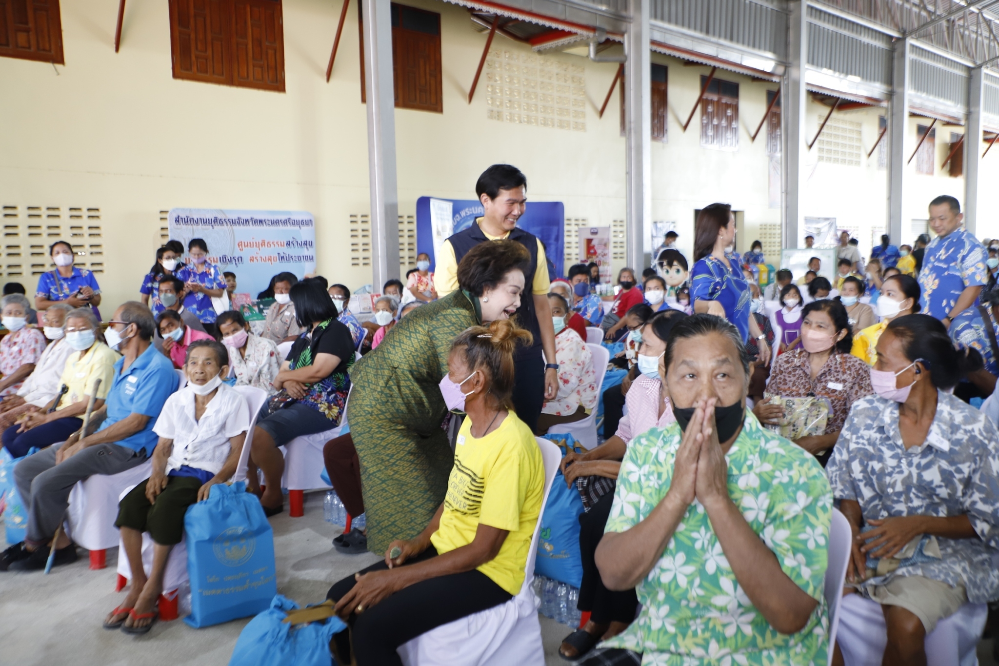 พัฒนาชุมชนอยุธยา ร่วมบูรณาการออกหน่วยเคลื่อนที่ ช่วยเหลือ เยี่ยมเยียนพี่น้องประชาชน “คนอยุธยา..ไม่ทิ้งใครไว้ข้างหลัง” พร้อมเกื้อหนุนโครงการวัดประชารัฐสร้างสุขอย่างยั่งยืน ในพื้นที่อำเภอบางไทร