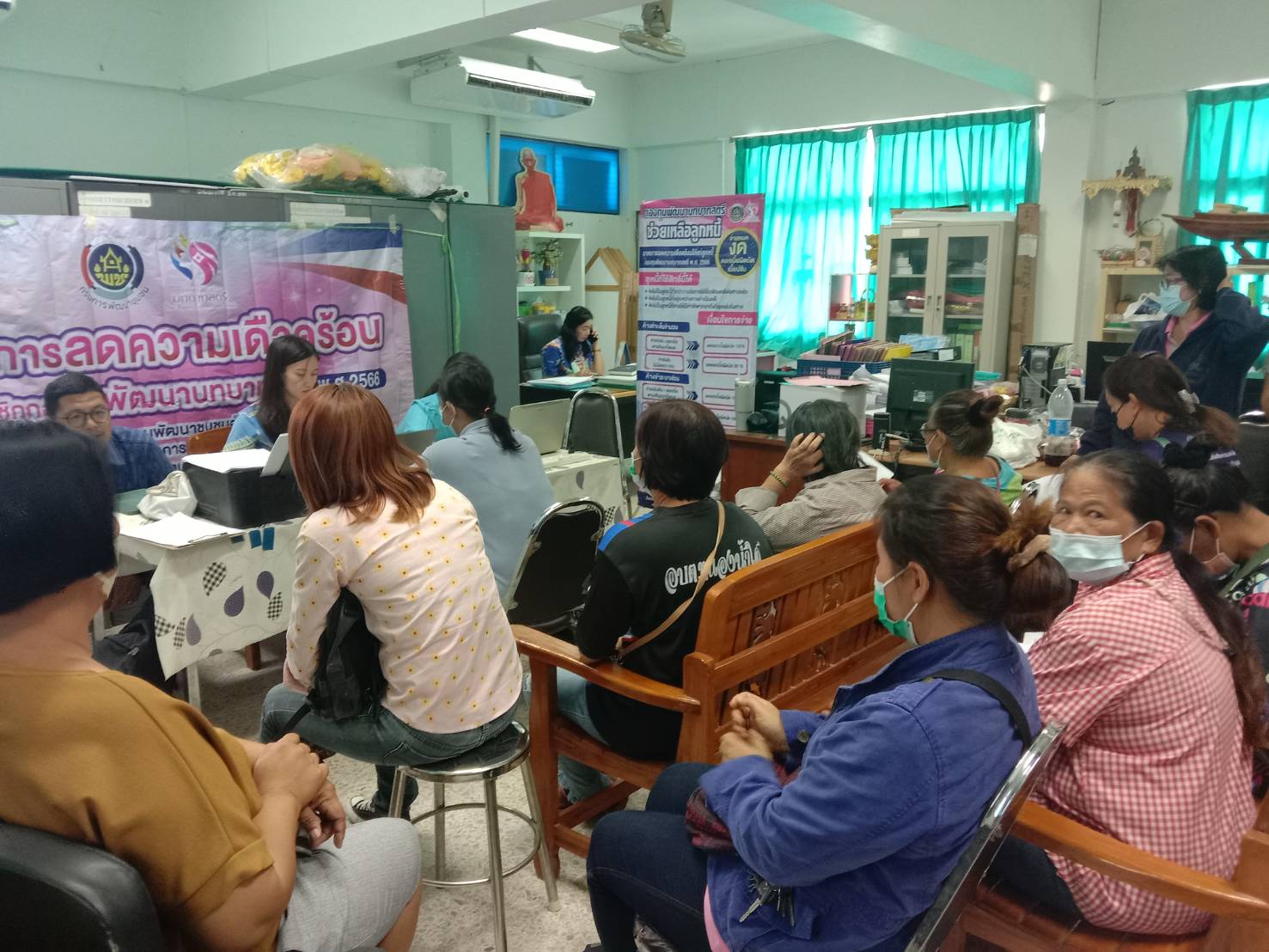 สำนักงานเลขานุการกองทุนพัฒนาบทบาทสตรีจังหวัด มุ่งเป้าลดหนี้สตรี