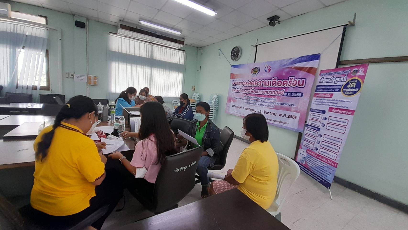 สำนักงานเลขานุการกองทุนพัฒนาบทบาทสตรีจังหวัด เดินหน้าลดหนี้ลงเหลือ 10%