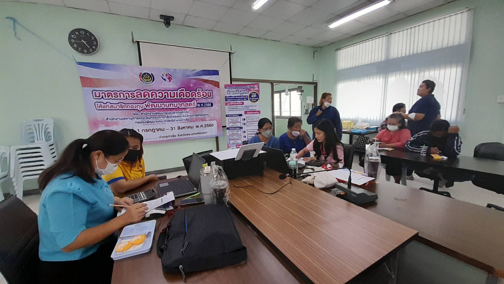 สำนักงานเลขานุการกองทุนพัฒนาบทบาทสตรีจังหวัด เดินหน้าลดหนี้ลงเหลือ 10%