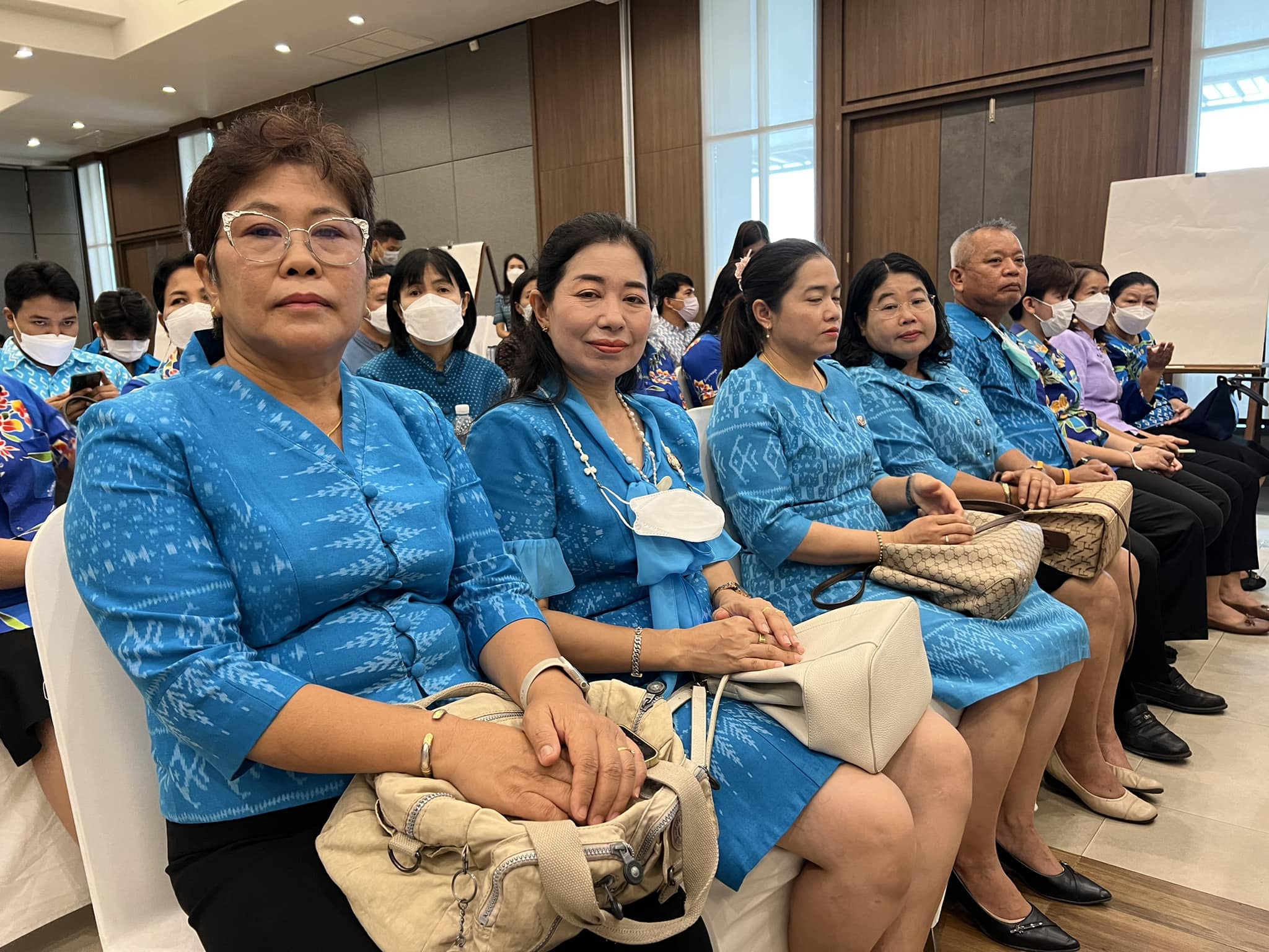 พช.อยุธยา เสริมพลังกรมการพัฒนาชุมชน สนับสนุนเยาวชนรุ่นใหม่สร้างสรรค์ผลงานพัฒนาต่อยอดภูมิปัญญาผลิตภัณฑ์ OTOP สู่สากล