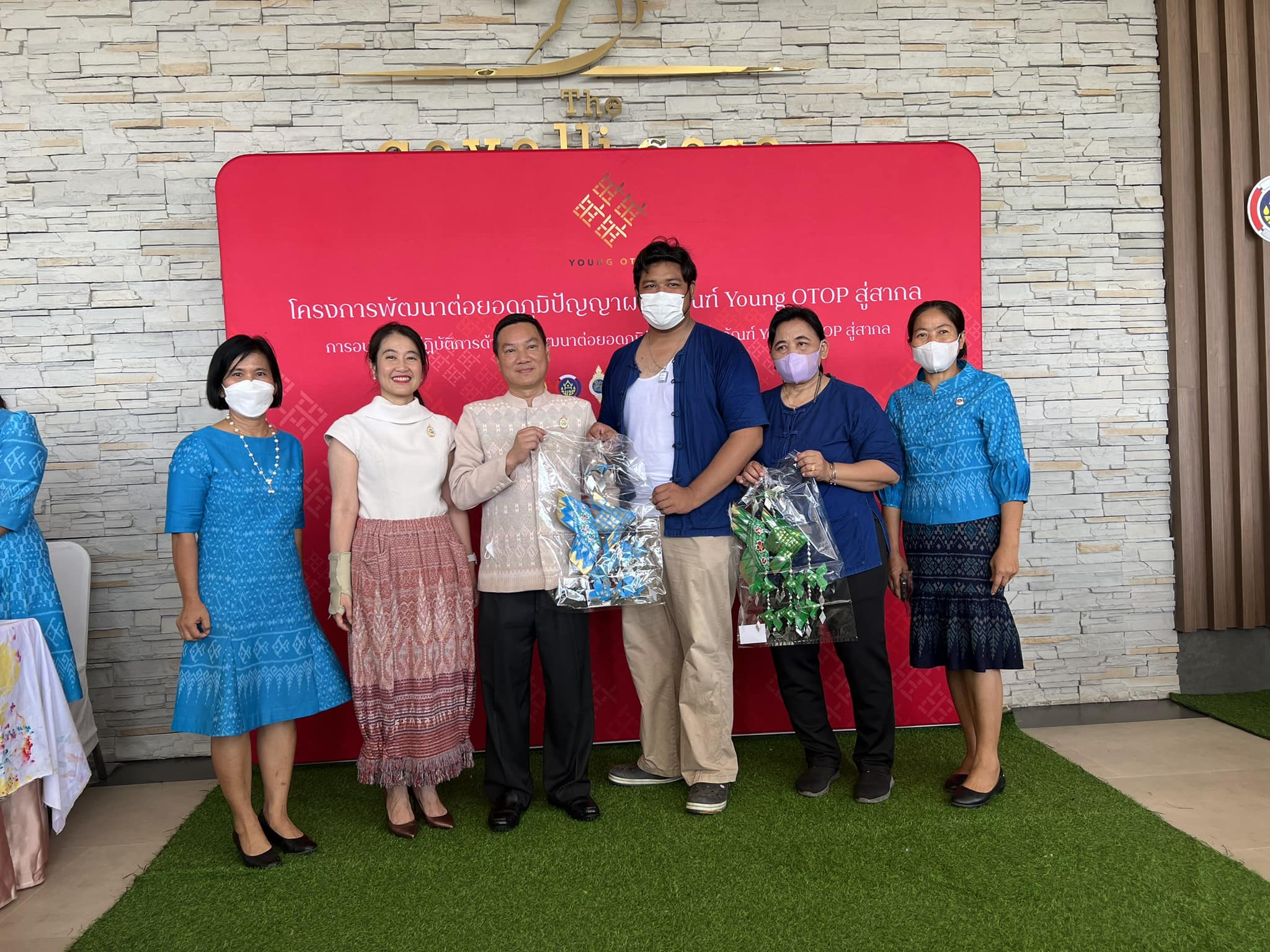 พช.อยุธยา เสริมพลังกรมการพัฒนาชุมชน สนับสนุนเยาวชนรุ่นใหม่สร้างสรรค์ผลงานพัฒนาต่อยอดภูมิปัญญาผลิตภัณฑ์ OTOP สู่สากล
