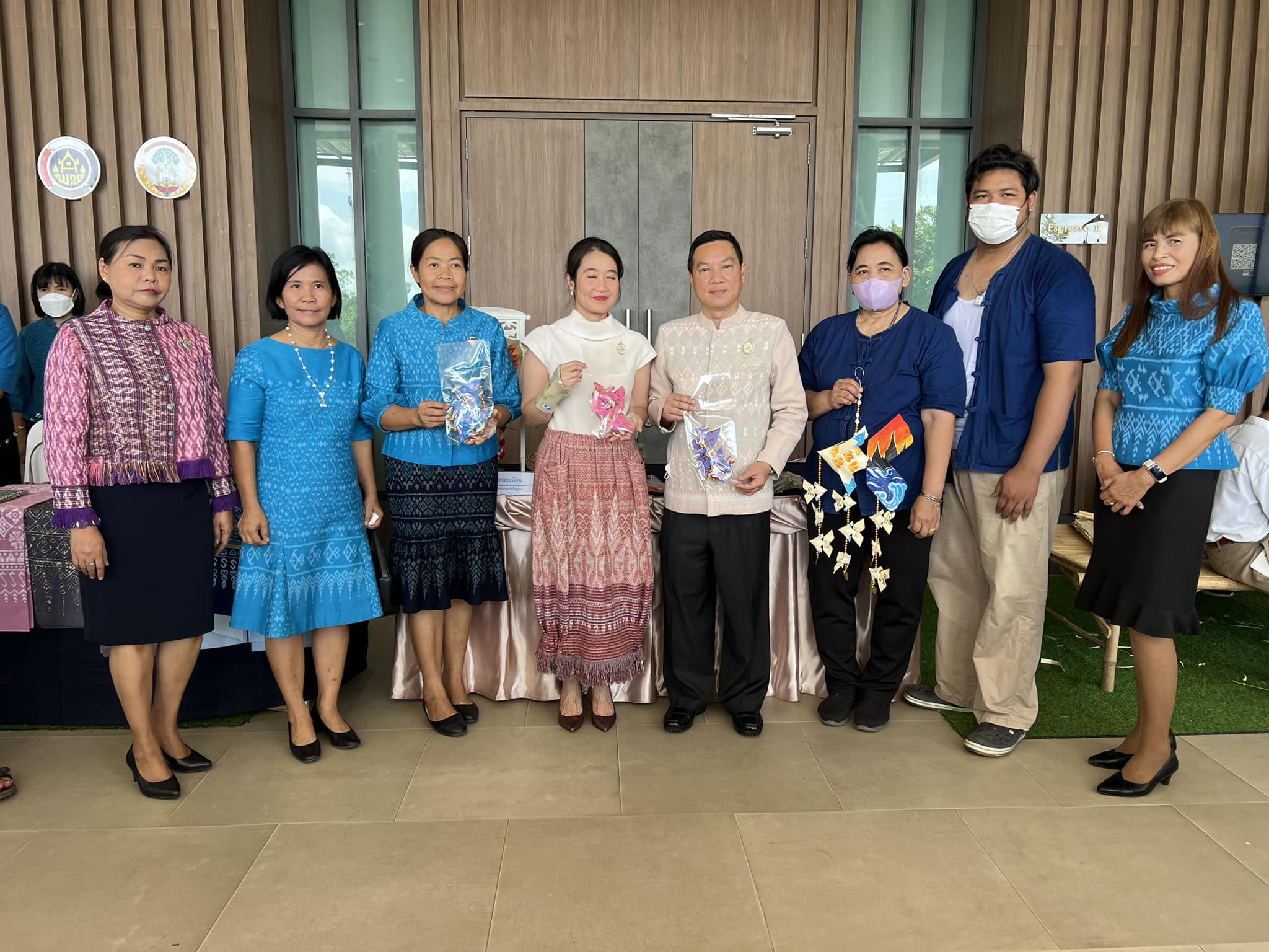 พช.อยุธยา เสริมพลังกรมการพัฒนาชุมชน สนับสนุนเยาวชนรุ่นใหม่สร้างสรรค์ผลงานพัฒนาต่อยอดภูมิปัญญาผลิตภัณฑ์ OTOP สู่สากล