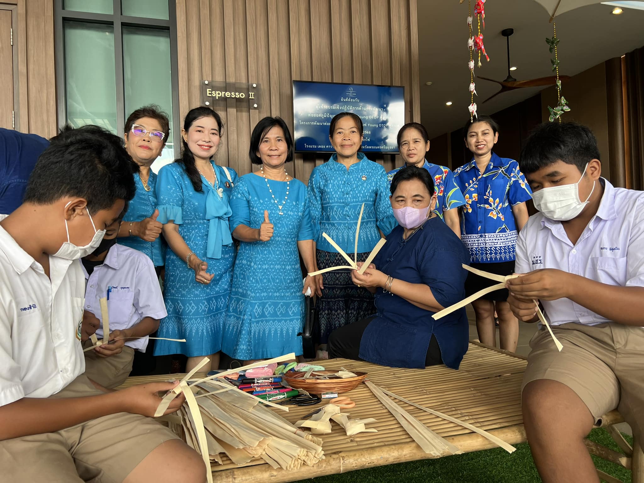 พช.อยุธยา เสริมพลังกรมการพัฒนาชุมชน สนับสนุนเยาวชนรุ่นใหม่สร้างสรรค์ผลงานพัฒนาต่อยอดภูมิปัญญาผลิตภัณฑ์ OTOP สู่สากล