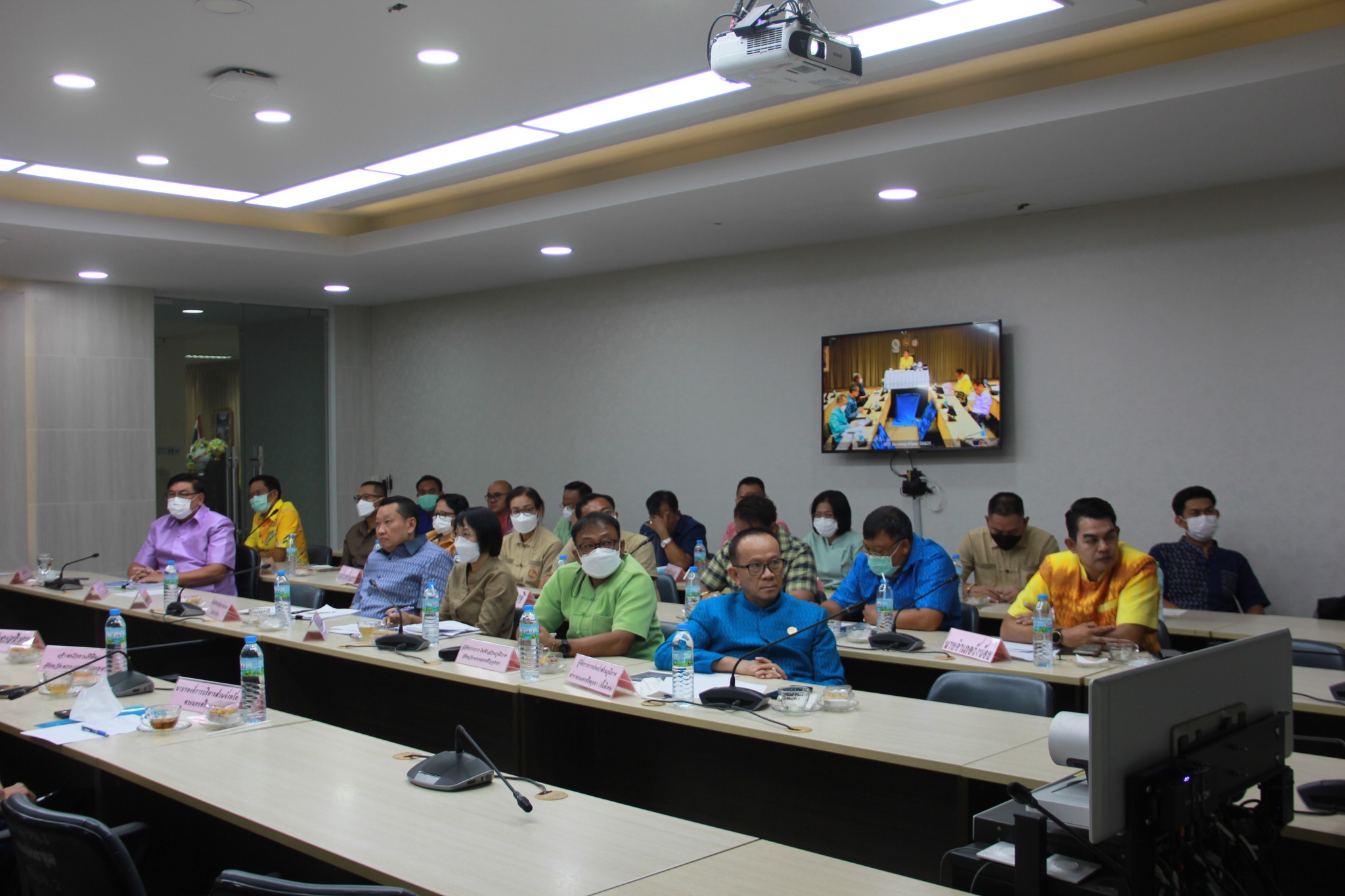 ผู้ว่าฯ อยุธยา จับมือพัฒนาชุมชนจังหวัดอยุธยา ประชุมขับเคลื่อนและติดตามผลการดำเนินงานตามนโยบายของรัฐบาล และภารกิจสำคัญของปลัดกระทรวงมหาดไทย ผ่านระบบวิดีทัศน์ทางไกล (VCS)