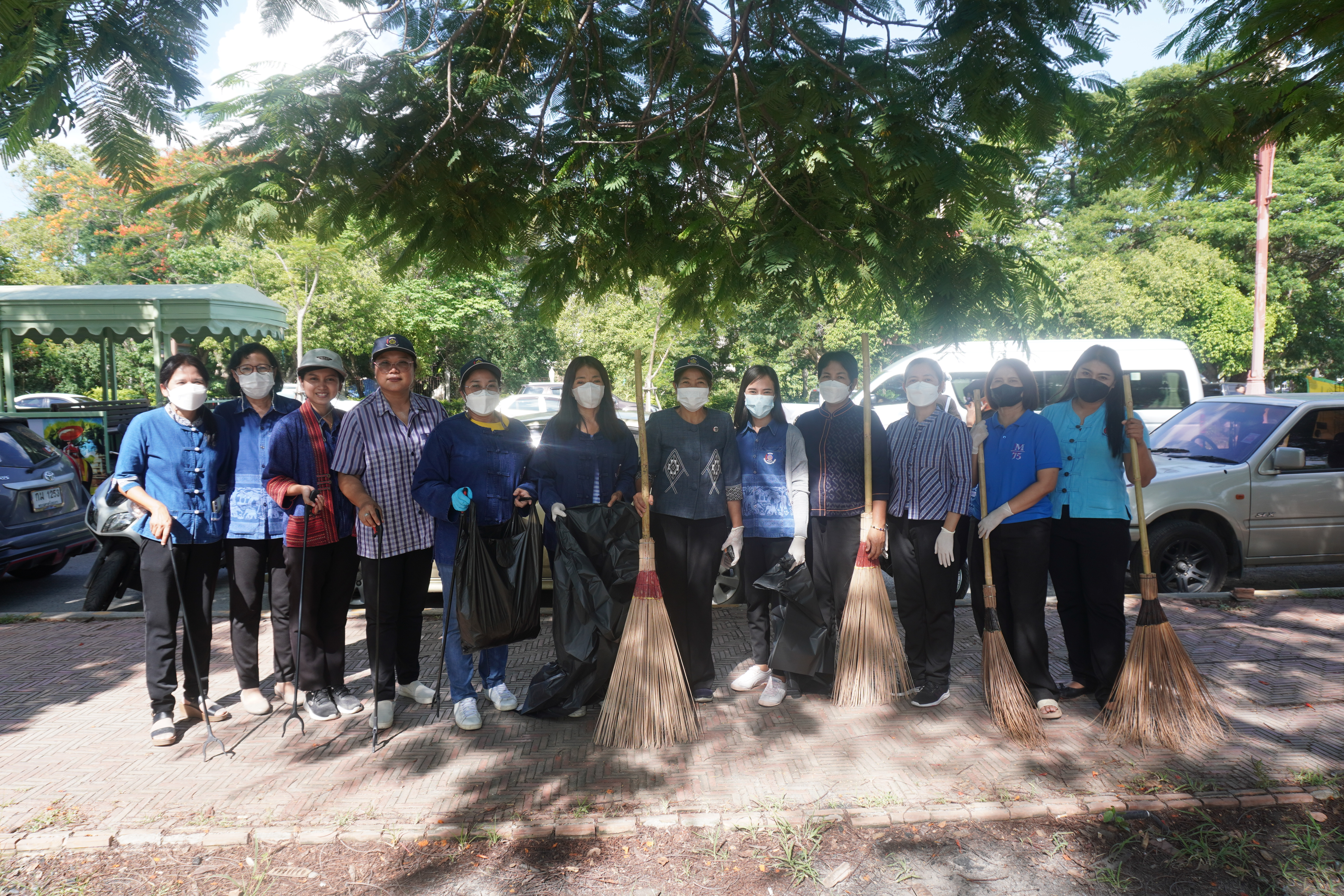 พช.อยุธยา ขานรับ ผู้ว่าฯ ร่วมกิจกรรม “อยุธยาเมืองสะอาด” ปรับสภาพภูมิทัศน์และเก็บขยะบริเวณถนนซีกุน รวมพลังสร้างภาพลักษณ์ที่สวยงามพร้อมต้อนรับนักท่องเที่ยวผู้มาเยือนจังหวัดพระนครศรีอยุธยา