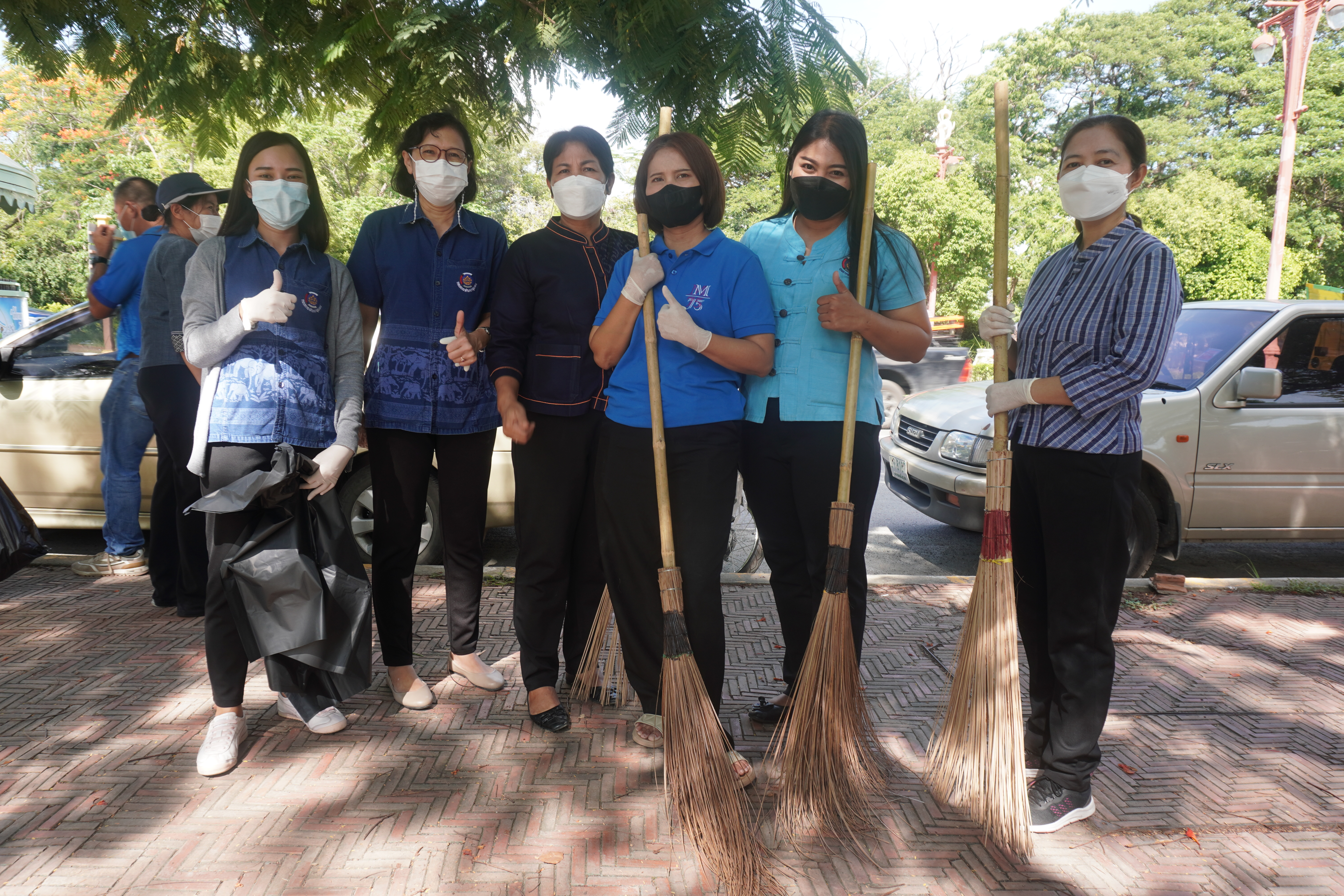 พช.อยุธยา ขานรับ ผู้ว่าฯ ร่วมกิจกรรม “อยุธยาเมืองสะอาด” ปรับสภาพภูมิทัศน์และเก็บขยะบริเวณถนนซีกุน รวมพลังสร้างภาพลักษณ์ที่สวยงามพร้อมต้อนรับนักท่องเที่ยวผู้มาเยือนจังหวัดพระนครศรีอยุธยา