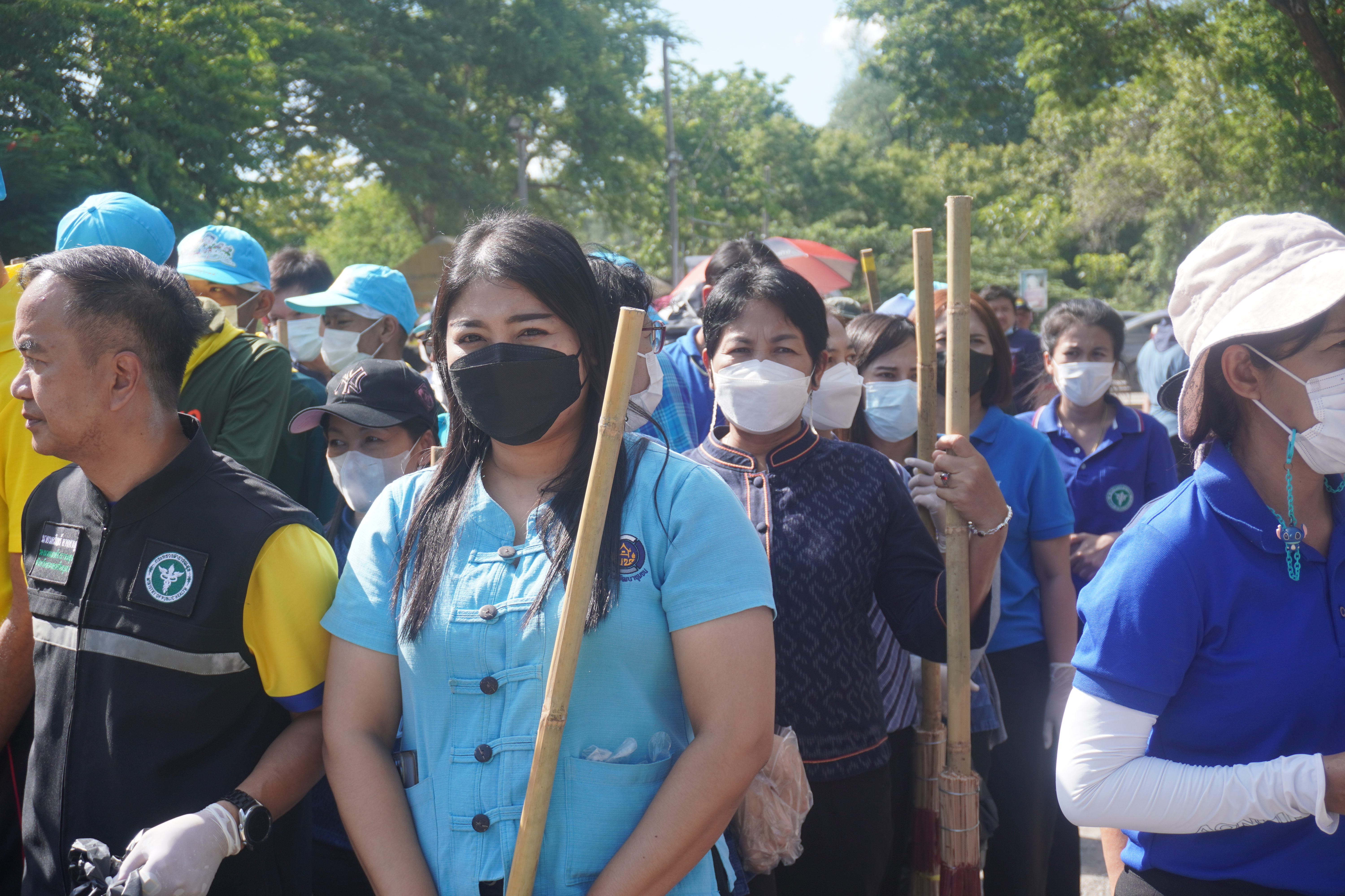พช.อยุธยา ขานรับ ผู้ว่าฯ ร่วมกิจกรรม “อยุธยาเมืองสะอาด” ปรับสภาพภูมิทัศน์และเก็บขยะบริเวณถนนซีกุน รวมพลังสร้างภาพลักษณ์ที่สวยงามพร้อมต้อนรับนักท่องเที่ยวผู้มาเยือนจังหวัดพระนครศรีอยุธยา