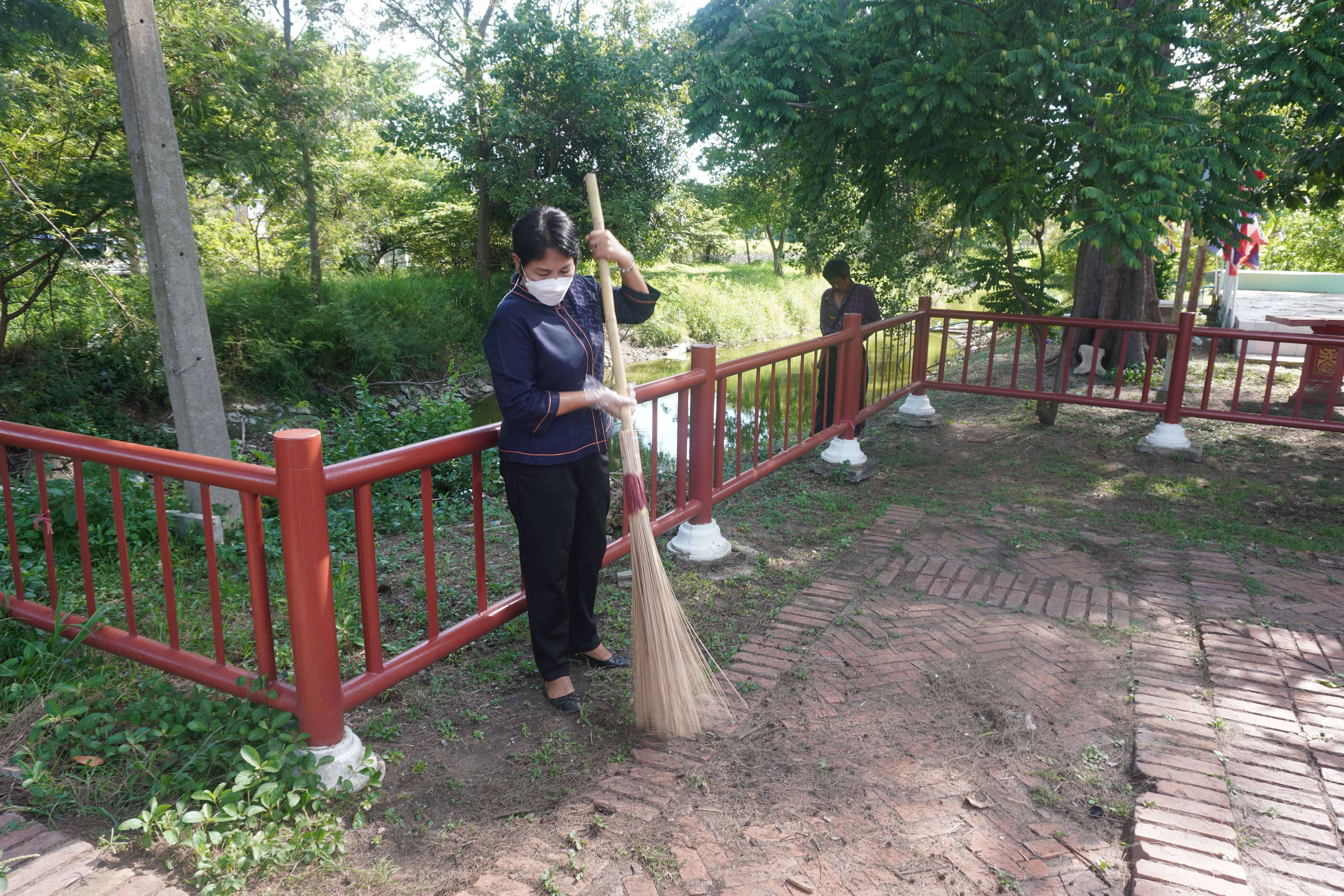 พช.อยุธยา ขานรับ ผู้ว่าฯ ร่วมกิจกรรม “อยุธยาเมืองสะอาด” ปรับสภาพภูมิทัศน์และเก็บขยะบริเวณถนนซีกุน รวมพลังสร้างภาพลักษณ์ที่สวยงามพร้อมต้อนรับนักท่องเที่ยวผู้มาเยือนจังหวัดพระนครศรีอยุธยา