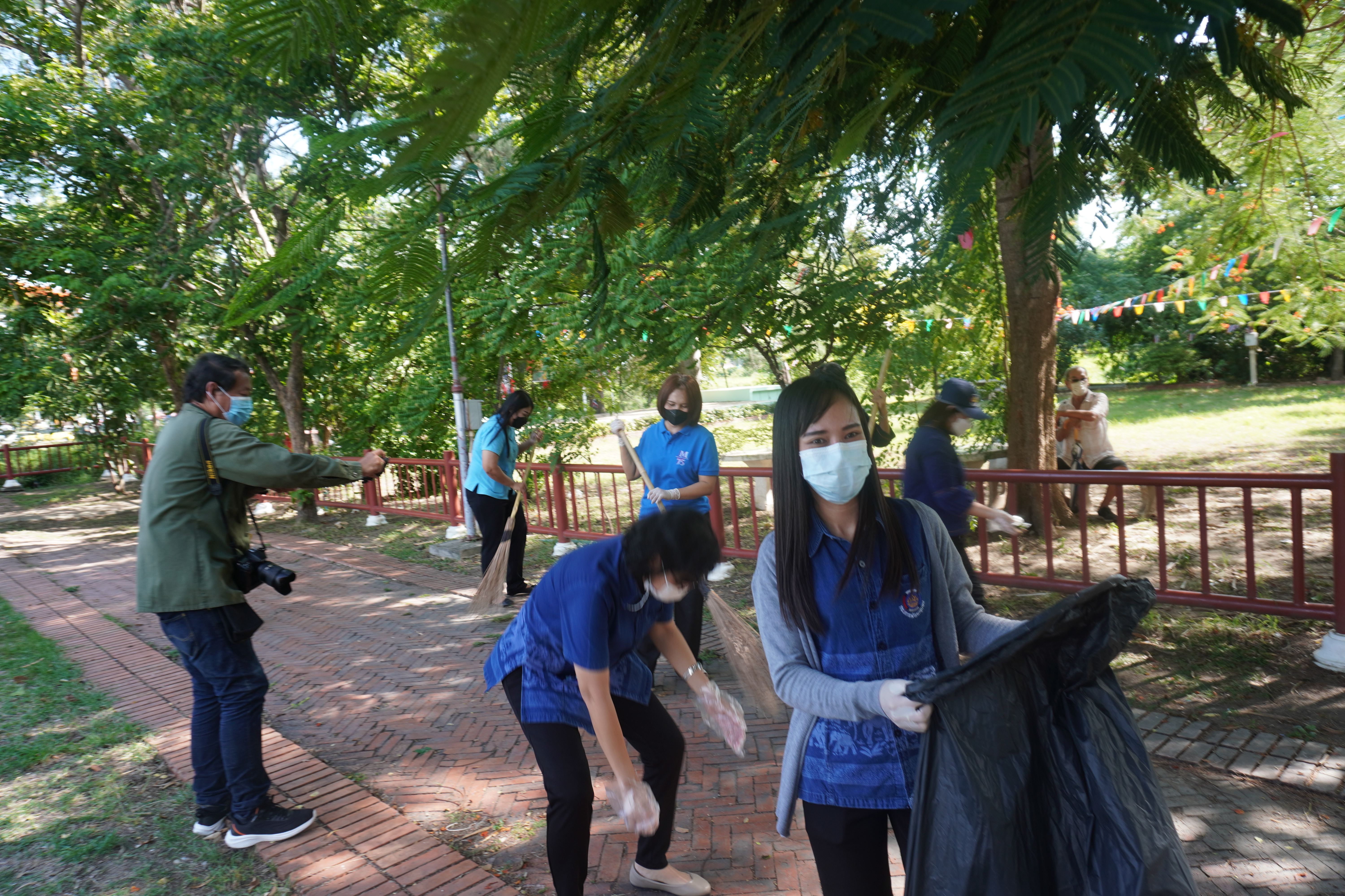 พช.อยุธยา ขานรับ ผู้ว่าฯ ร่วมกิจกรรม “อยุธยาเมืองสะอาด” ปรับสภาพภูมิทัศน์และเก็บขยะบริเวณถนนซีกุน รวมพลังสร้างภาพลักษณ์ที่สวยงามพร้อมต้อนรับนักท่องเที่ยวผู้มาเยือนจังหวัดพระนครศรีอยุธยา