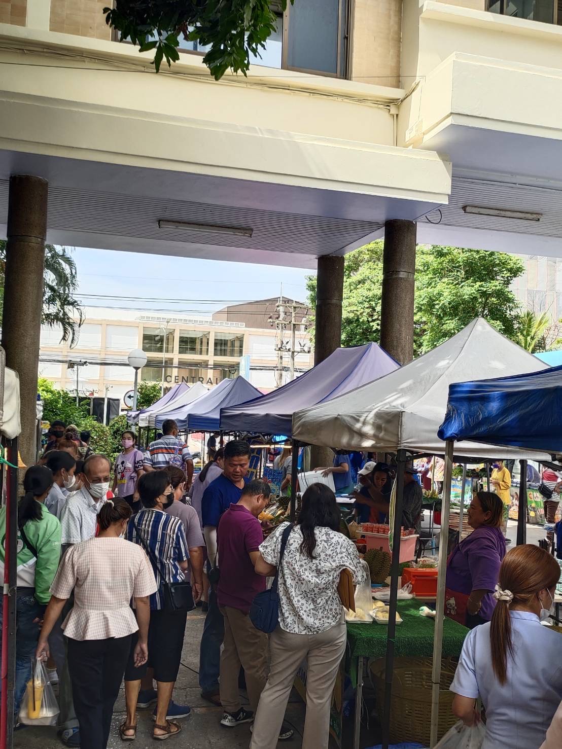 พช.อยุธยา กระตุ้นเศรษฐกิจ ตลาดนัดคนไทยยิ้มได้