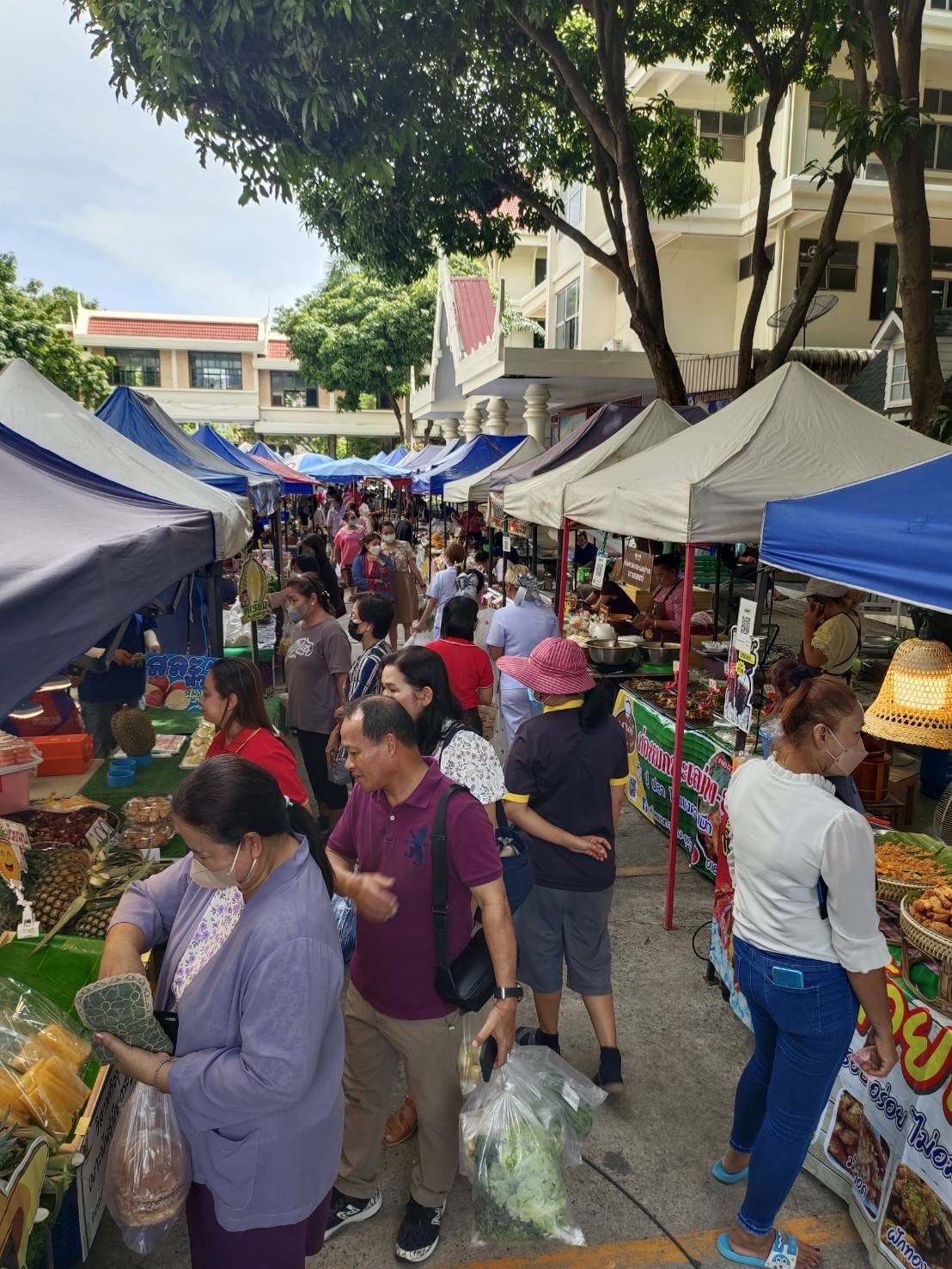 พช.อยุธยา กระตุ้นเศรษฐกิจ ตลาดนัดคนไทยยิ้มได้