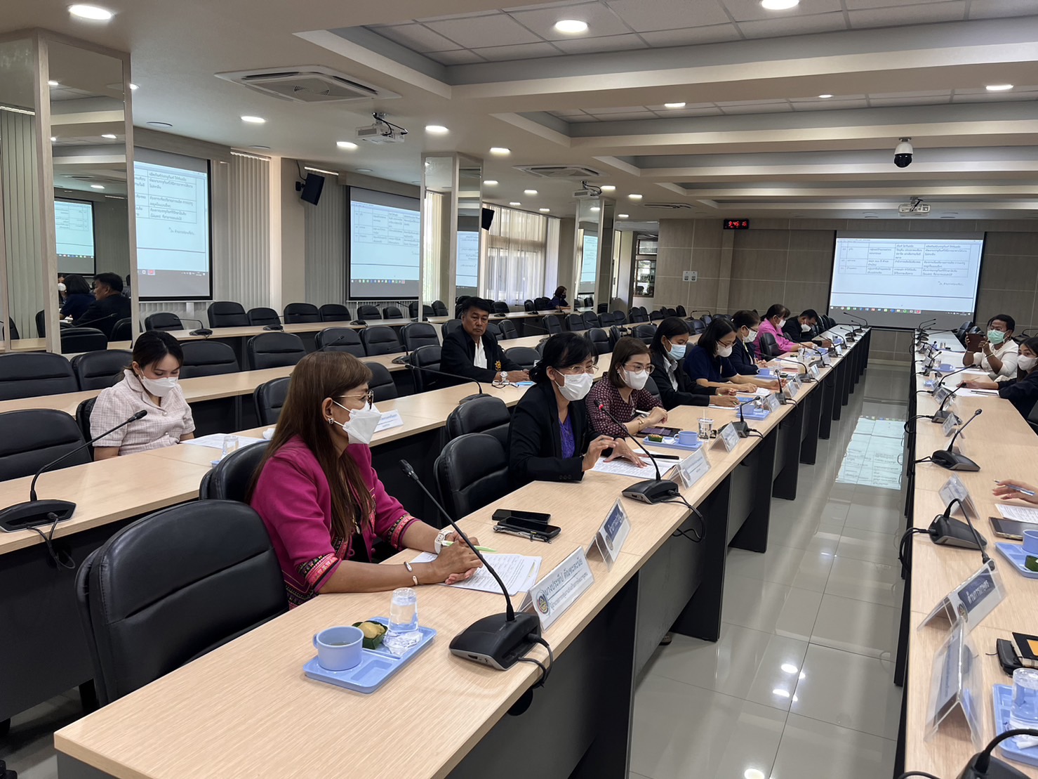 การประชุม “คณะทำงานสนับสนุนการขับเคลื่อนเศรษฐกิจฐานรากและประชารัฐระดับจังหวัด”