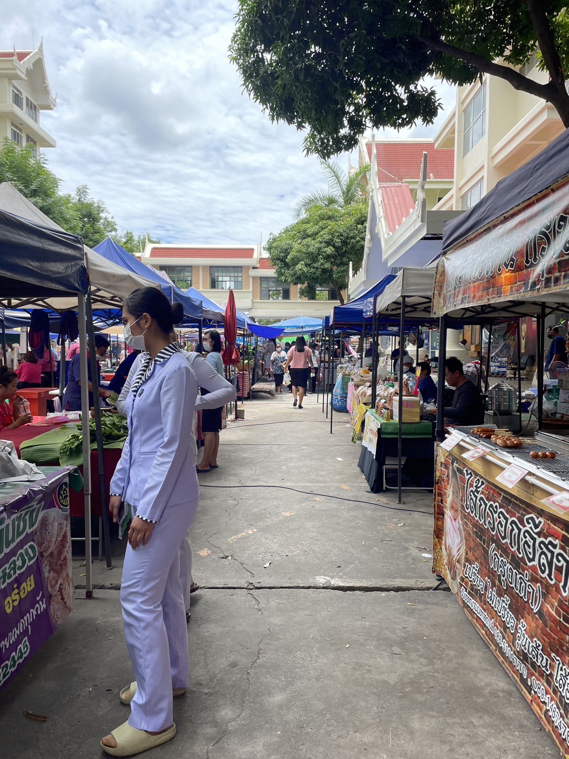 กิจกรรมส่งเสริมการขาย “ตลาดนัดคนไทยยิ้มได้” (ขายทุกวันอังคาร) ศาลากลางจังหวัดพระนครศรีอยุธยา