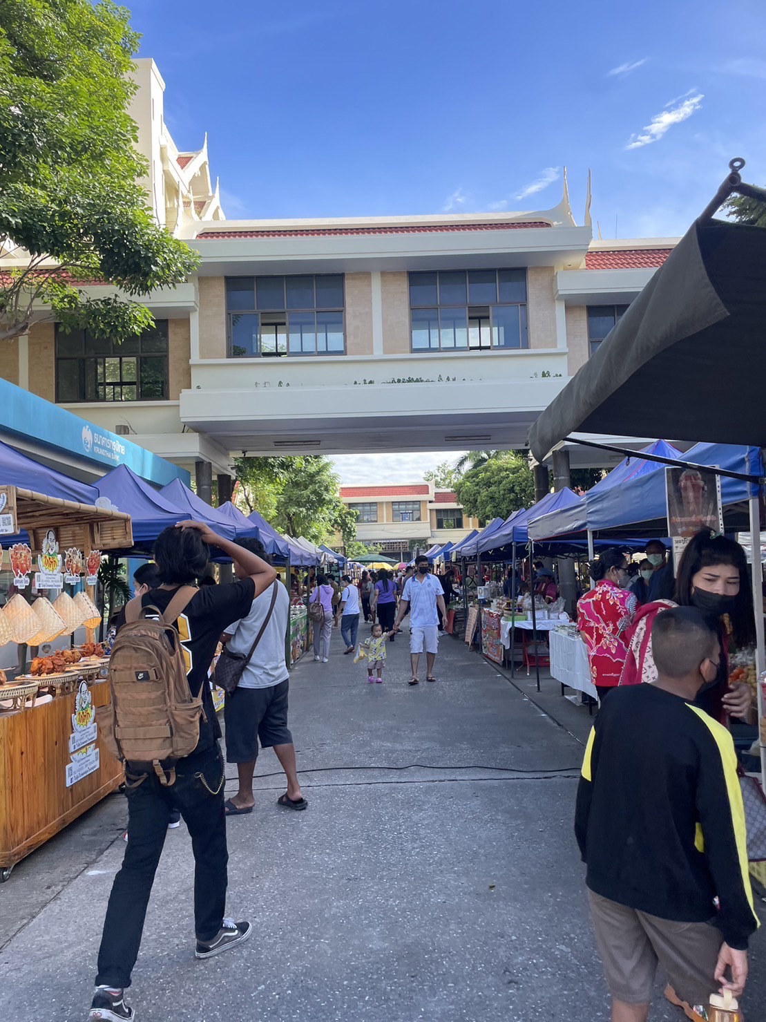 กิจกรรมส่งเสริมการขาย “ตลาดนัดคนไทยยิ้มได้” (ขายทุกวันอังคาร) ศาลากลางจังหวัดพระนครศรีอยุธยา