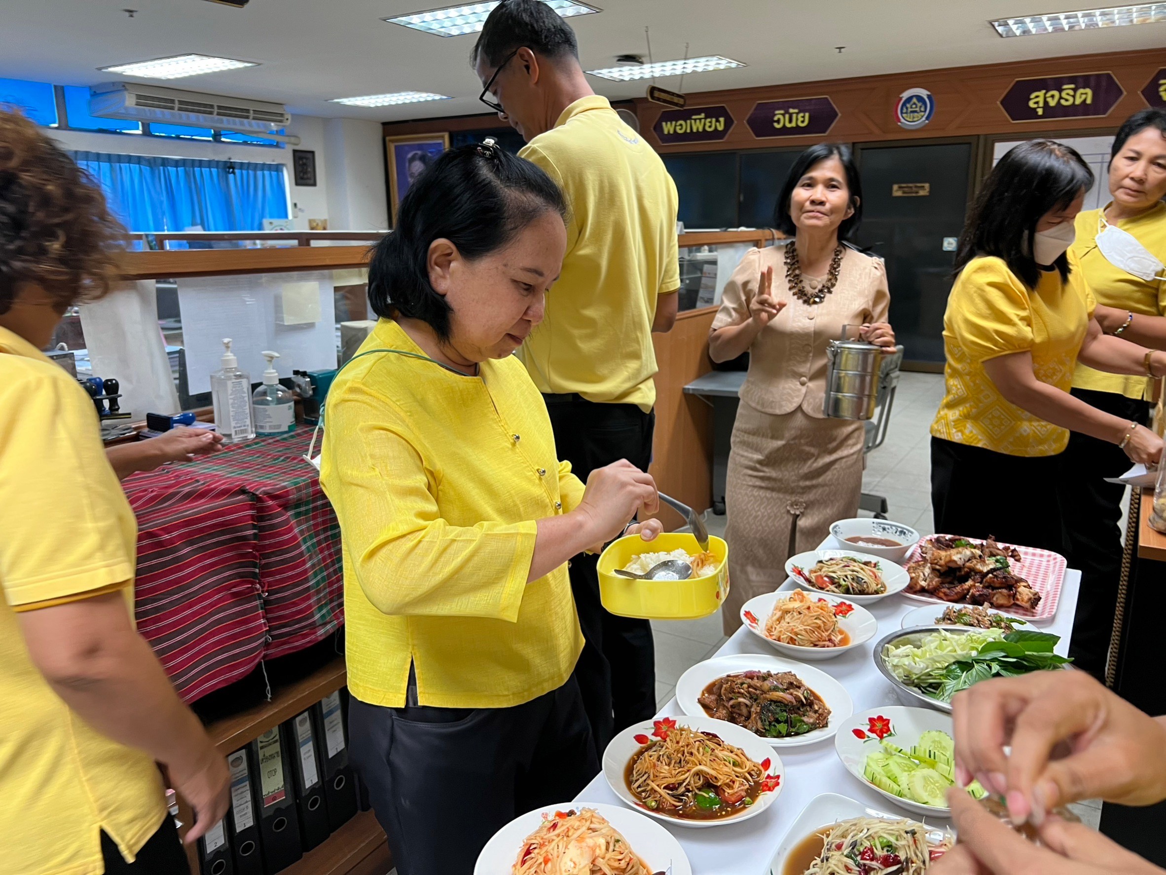 พัฒนาการจังหวัดอยุธยา จับมือบุคลากร จัดกิจกรรม After Party ห่อข้าว หิ้วปิ่นโต ทานข้าวกลางวันร่วมกัน