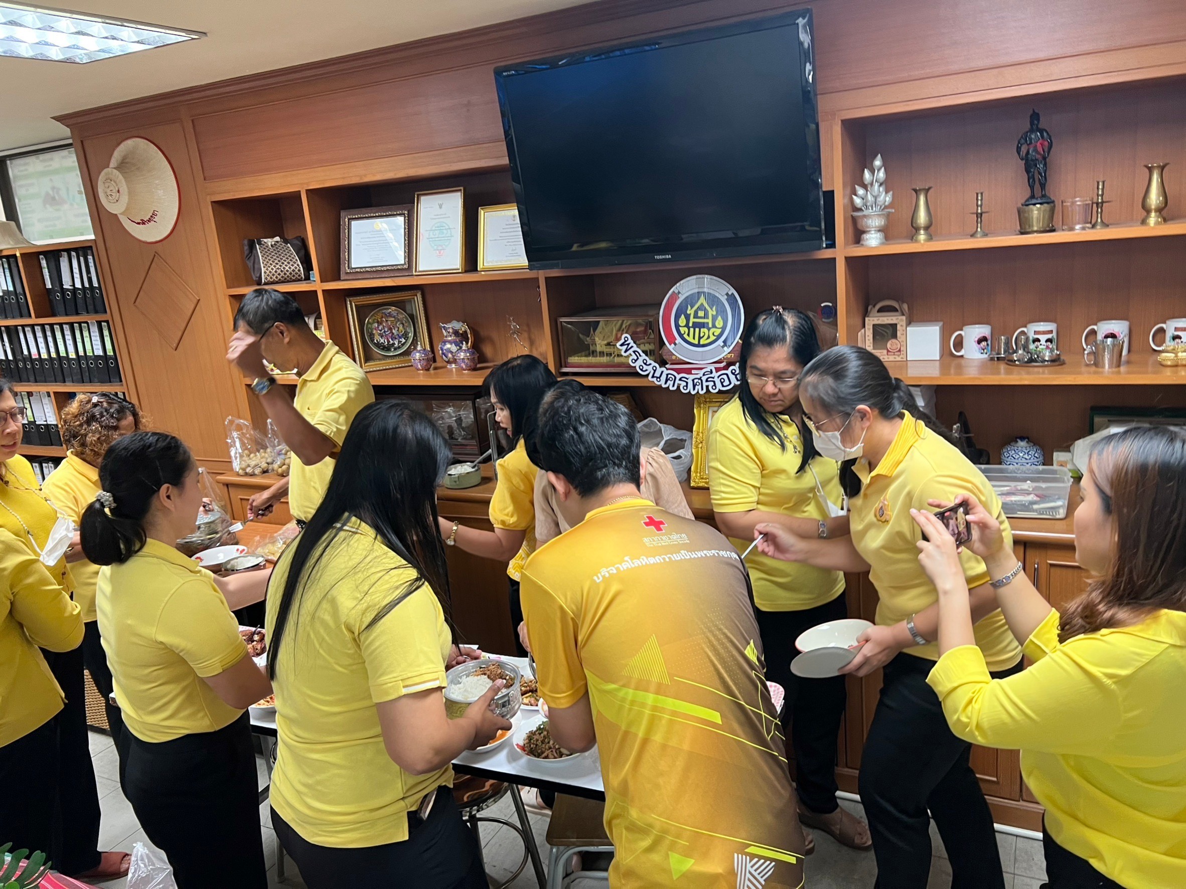 พัฒนาการจังหวัดอยุธยา จับมือบุคลากร จัดกิจกรรม After Party ห่อข้าว หิ้วปิ่นโต ทานข้าวกลางวันร่วมกัน