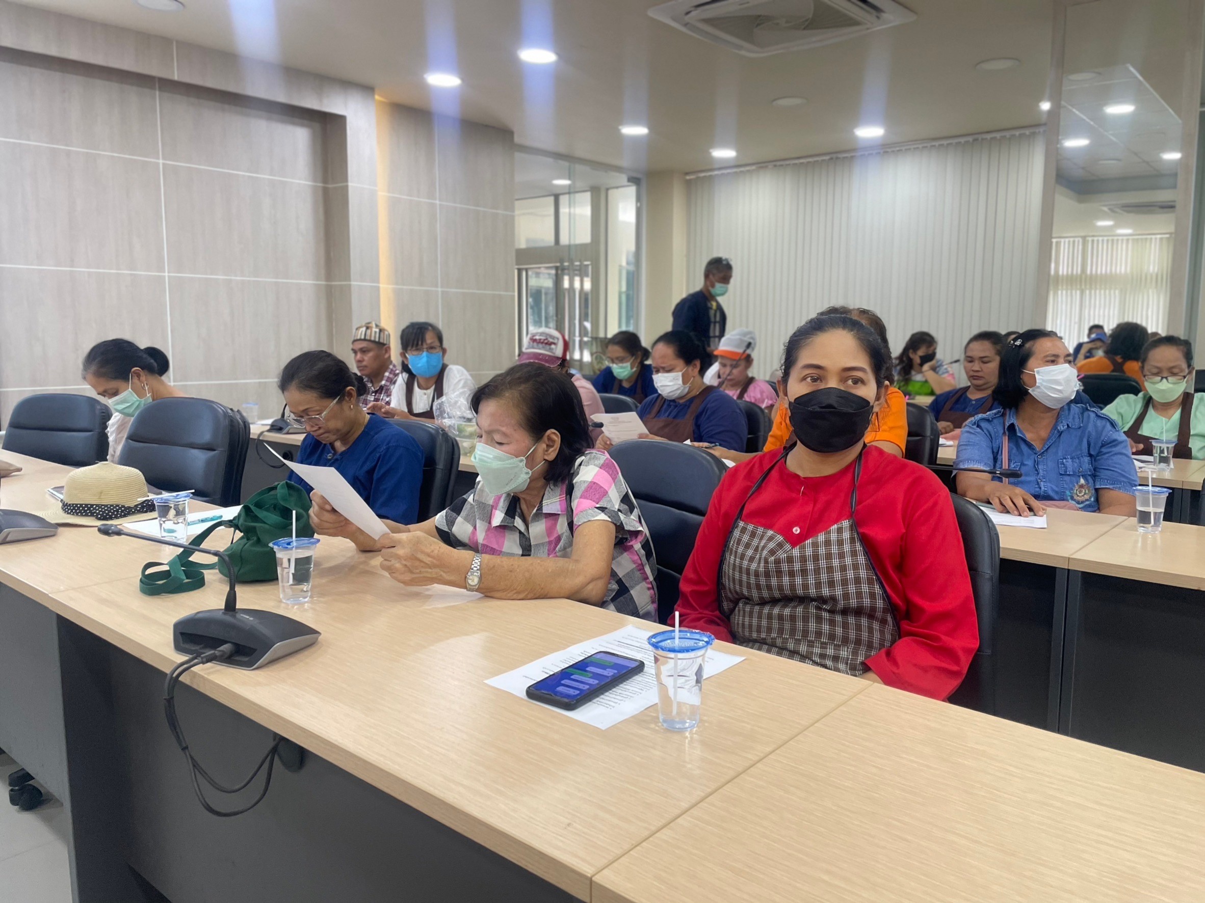 พช.อยุธยา จัด “ตลาดนัดคนไทยยิ้มได้” สนับสนุนผู้ประกอบการ OTOP