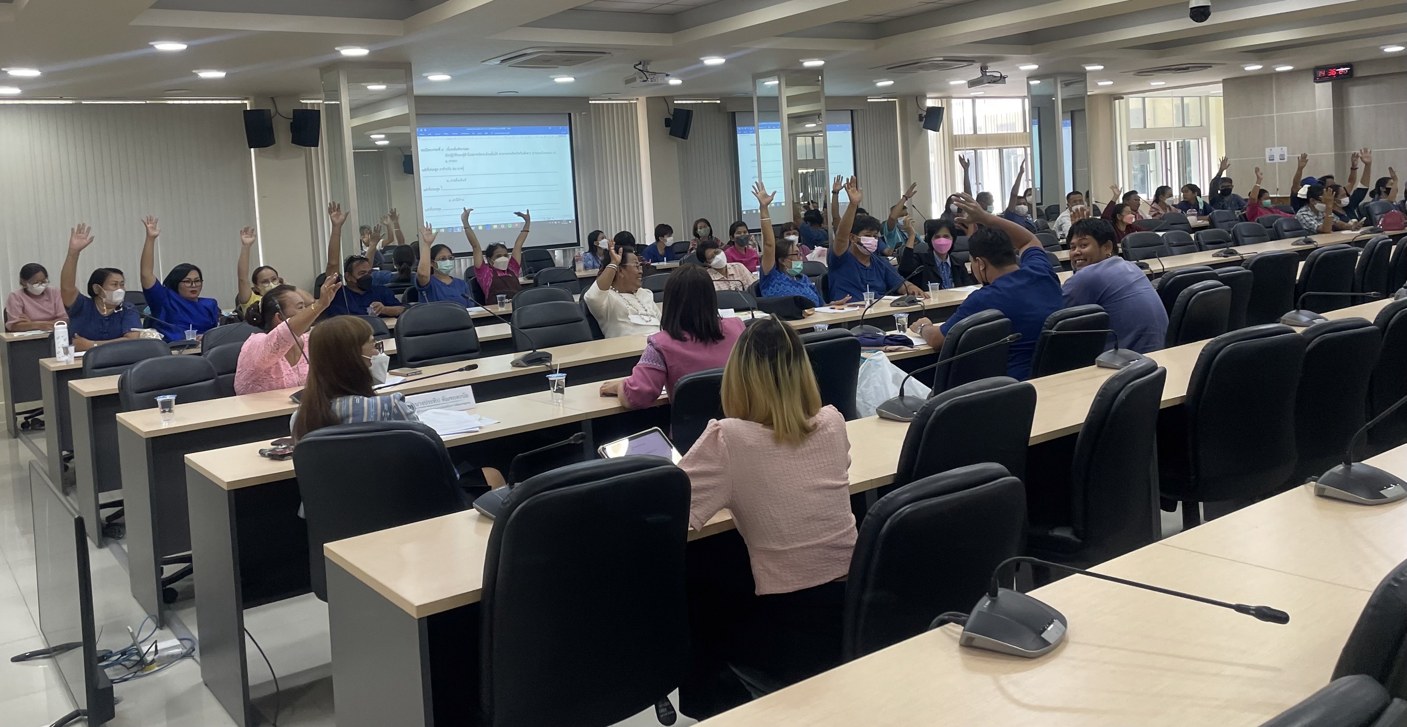 พช.อยุธยา จัด “ตลาดนัดคนไทยยิ้มได้” สนับสนุนผู้ประกอบการ OTOP