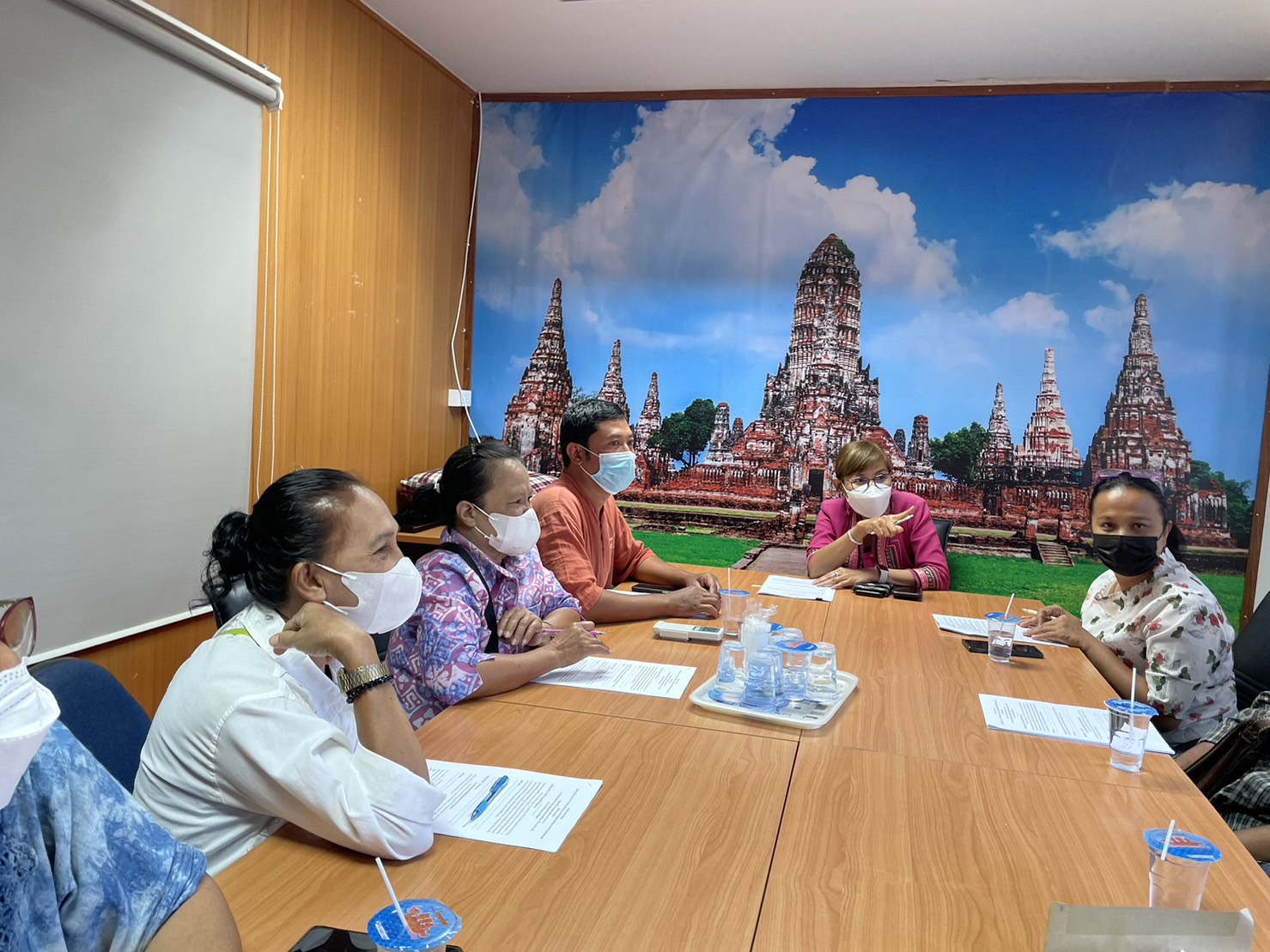 การประชุม “ผู้ผลิต ผู้ประกอบการ OTOP ที่เข้าร่วมจำหน่ายงาน OTOP ศิลปาชีพ ประทีปไทย OTOP ก้าวไกลด้วยพระบารมี ประจำปี พ.ศ.2566