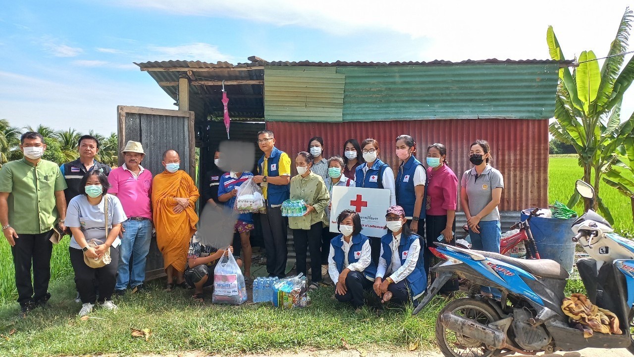 พช.ลาดบัวหลวง ​ร่วมลงพื้นที่เยี่ยมเยียนครัวเรือนเปราะบาง