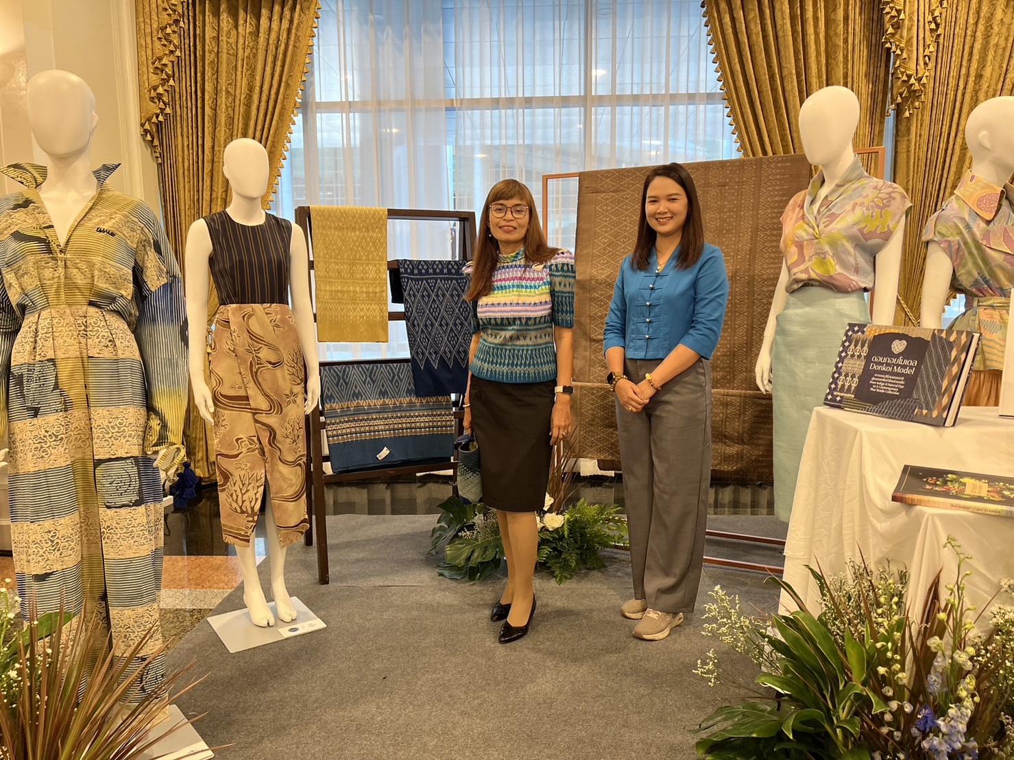 พช.อยุธยา จับมือแม่บ้านมหาดไทยจังหวัดอยุธยา สืบสาน อนุรักษ์ภูมิปัญญาผ้าไทย และส่งเสริมการพัฒนาผลิตภัณฑ์ให้เป็นมิตรต่อสิ่งแวดล้อม