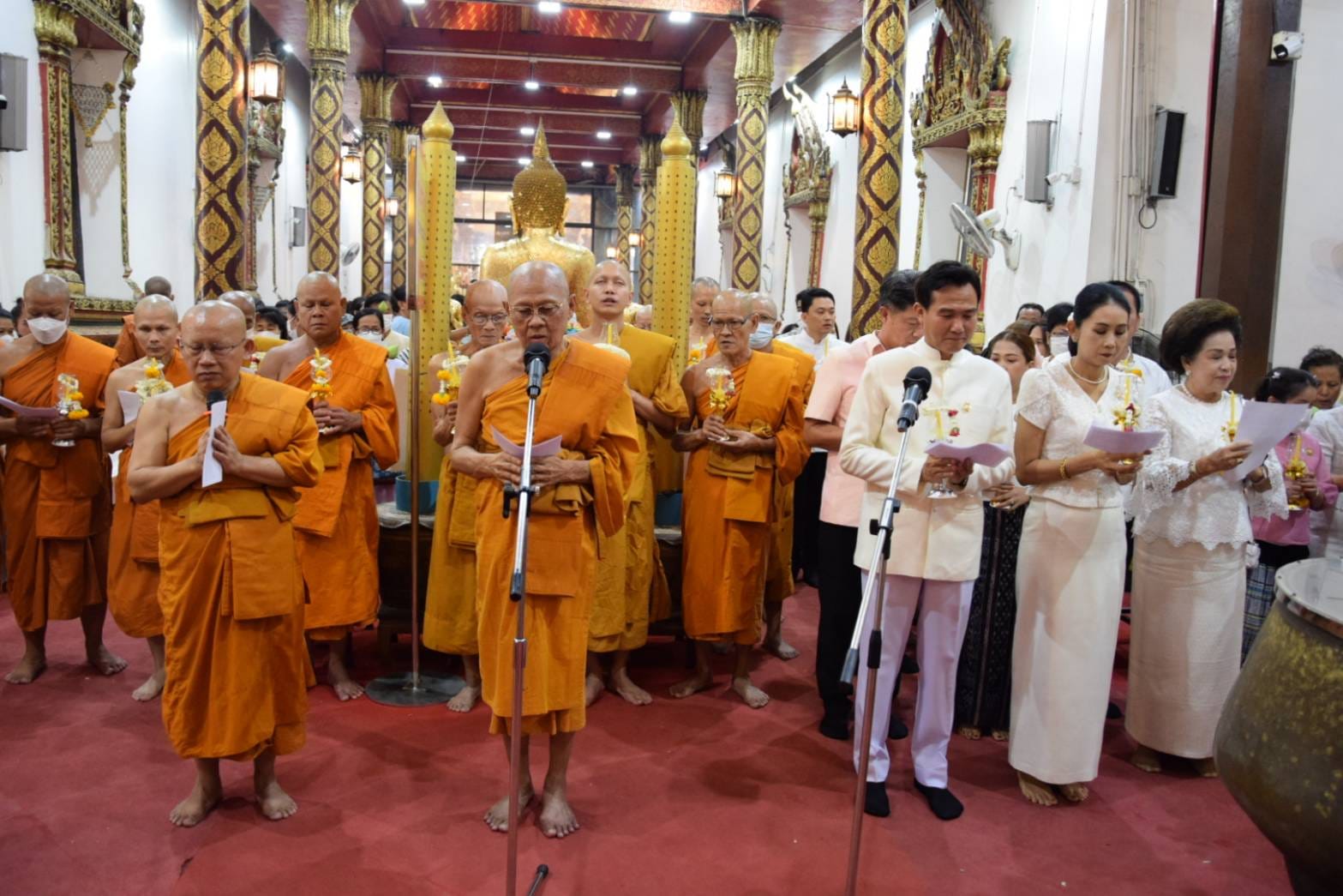 คณะสงฆ์อยุธยา นำข้าราชการ พ่อค้า ประชาชน จัดกิจกรรมและประกอบพิธีเวียนเทียน