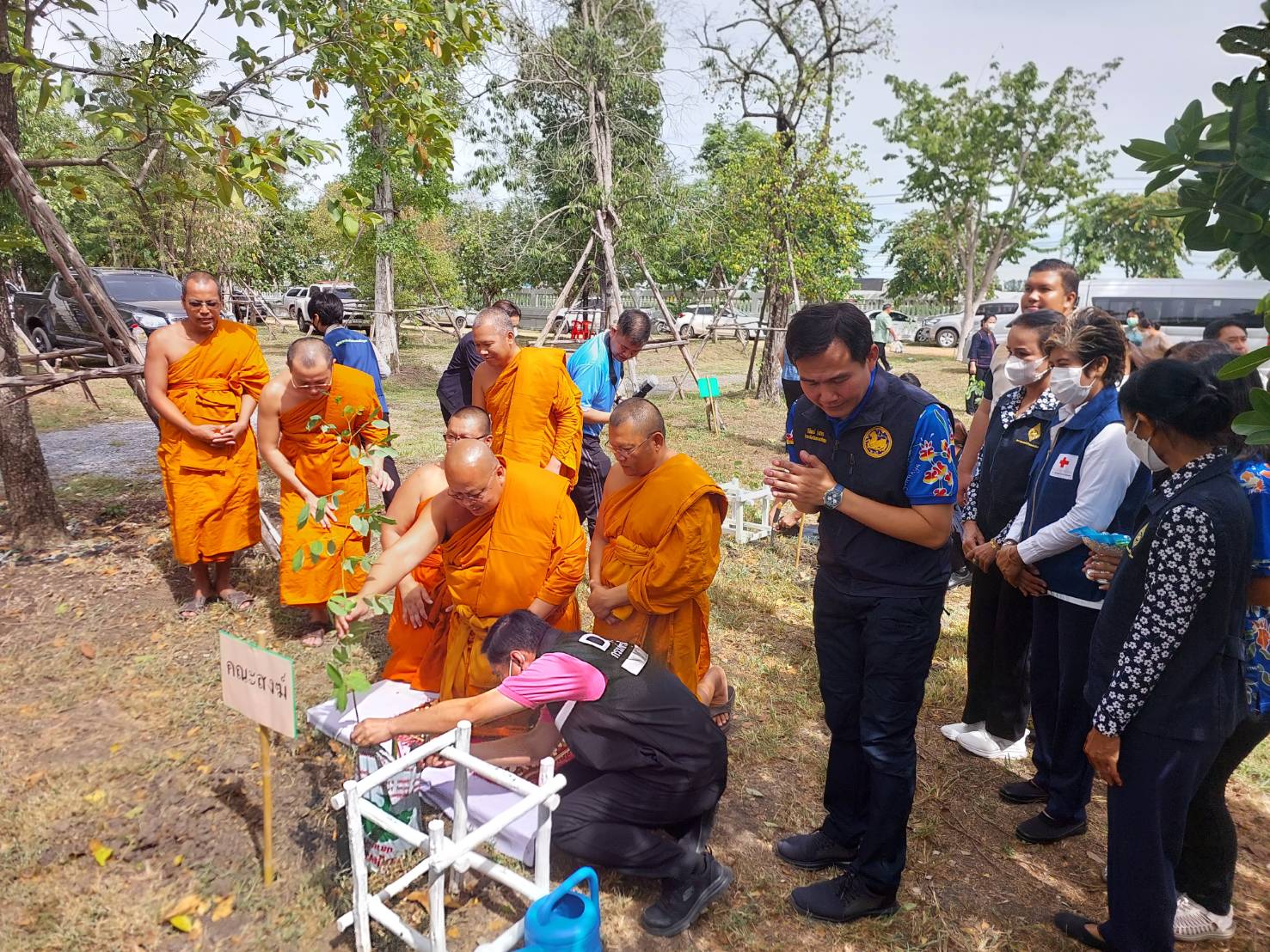 พช.อยุธยา สนับสนุนโครงการ “1 คน 1 ต้น เพื่อคนอยุธยา” เพื่อคนอยุธยาขับเคลื่อนบทบาทการเกื้อหนุนระหว่างวัดและชุมชนให้มีความสุขอย่างยั่งยืน ในพื้นที่อำเภอนครหลวง