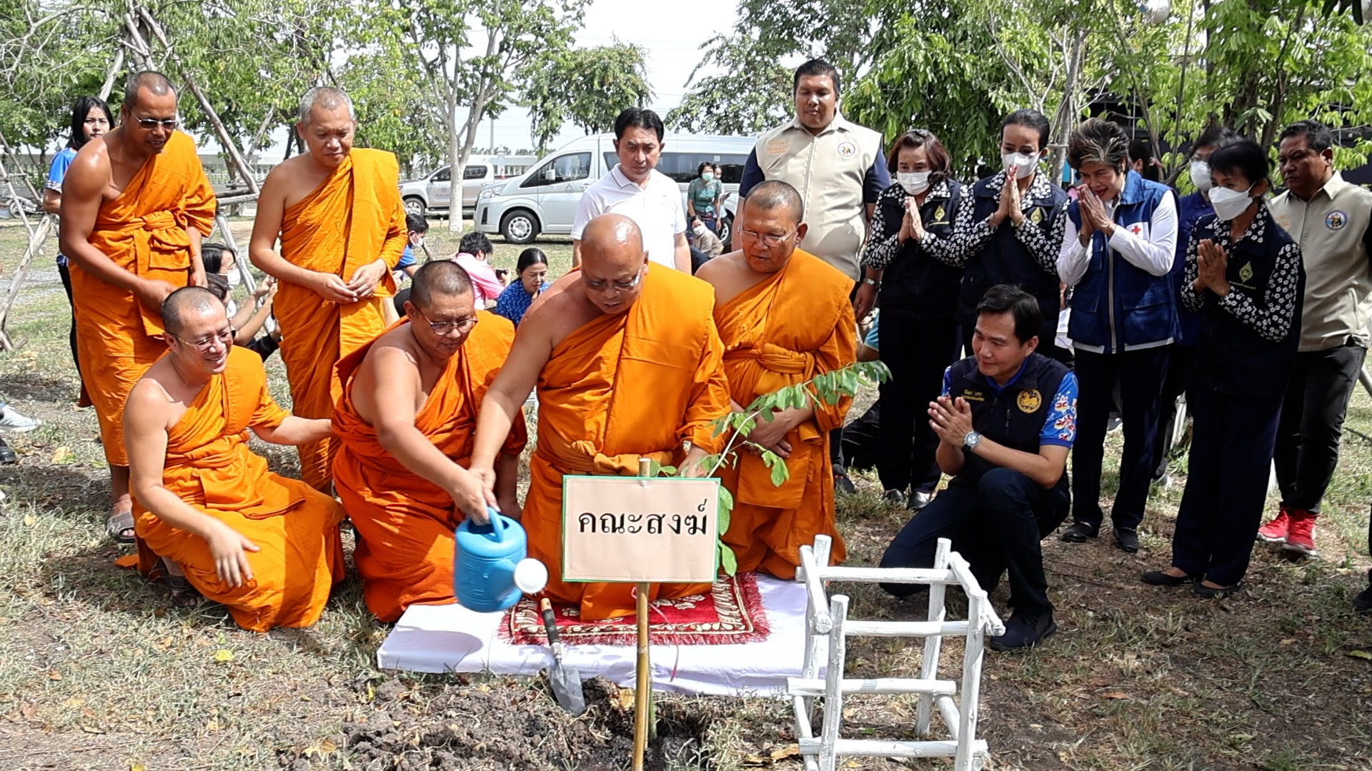 พช.อยุธยา สนับสนุนโครงการ “1 คน 1 ต้น เพื่อคนอยุธยา” เพื่อคนอยุธยาขับเคลื่อนบทบาทการเกื้อหนุนระหว่างวัดและชุมชนให้มีความสุขอย่างยั่งยืน ในพื้นที่อำเภอนครหลวง