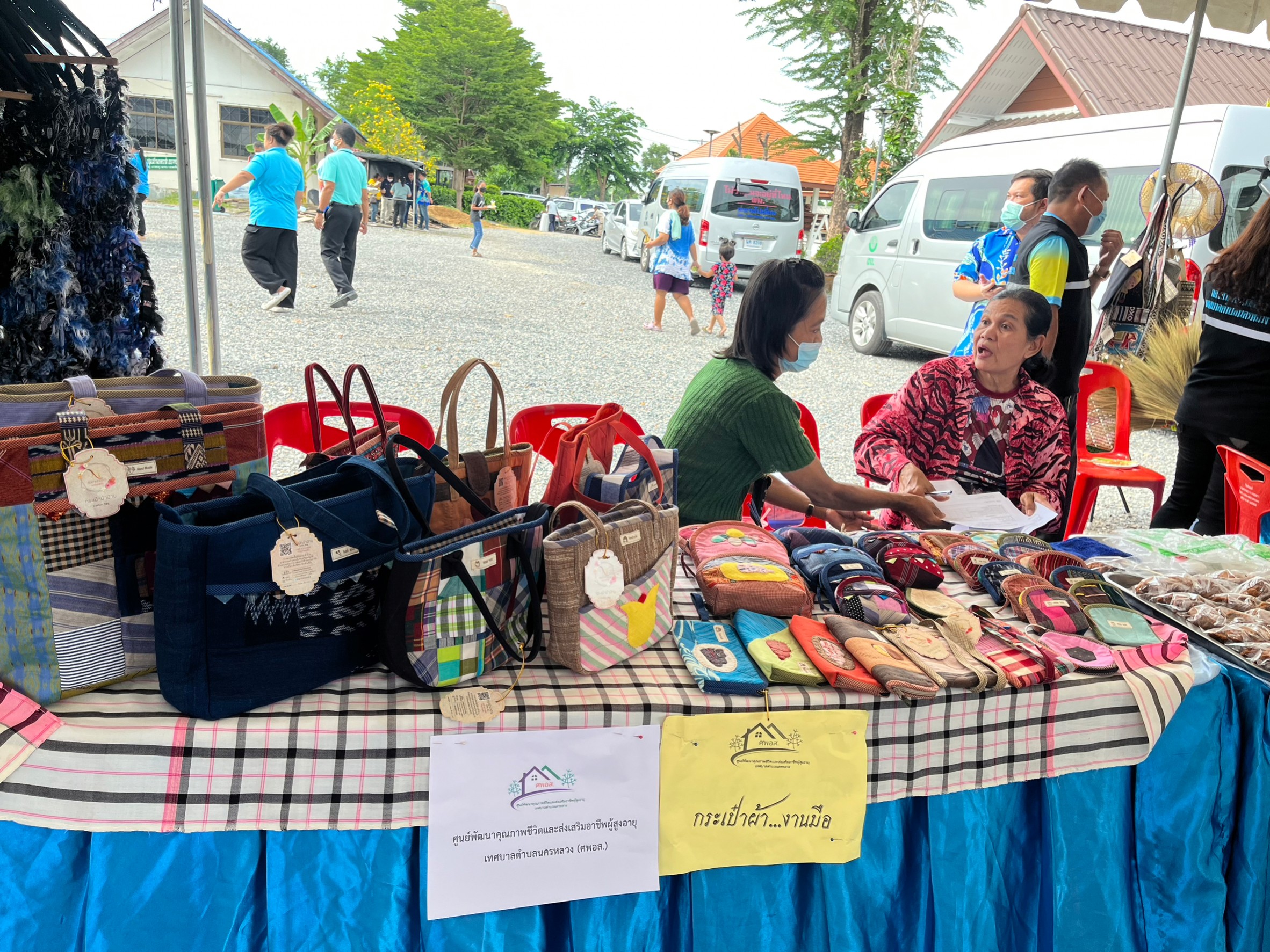 พช.อยุธยา สนับสนุนโครงการ “1 คน 1 ต้น เพื่อคนอยุธยา” เพื่อคนอยุธยาขับเคลื่อนบทบาทการเกื้อหนุนระหว่างวัดและชุมชนให้มีความสุขอย่างยั่งยืน ในพื้นที่อำเภอนครหลวง