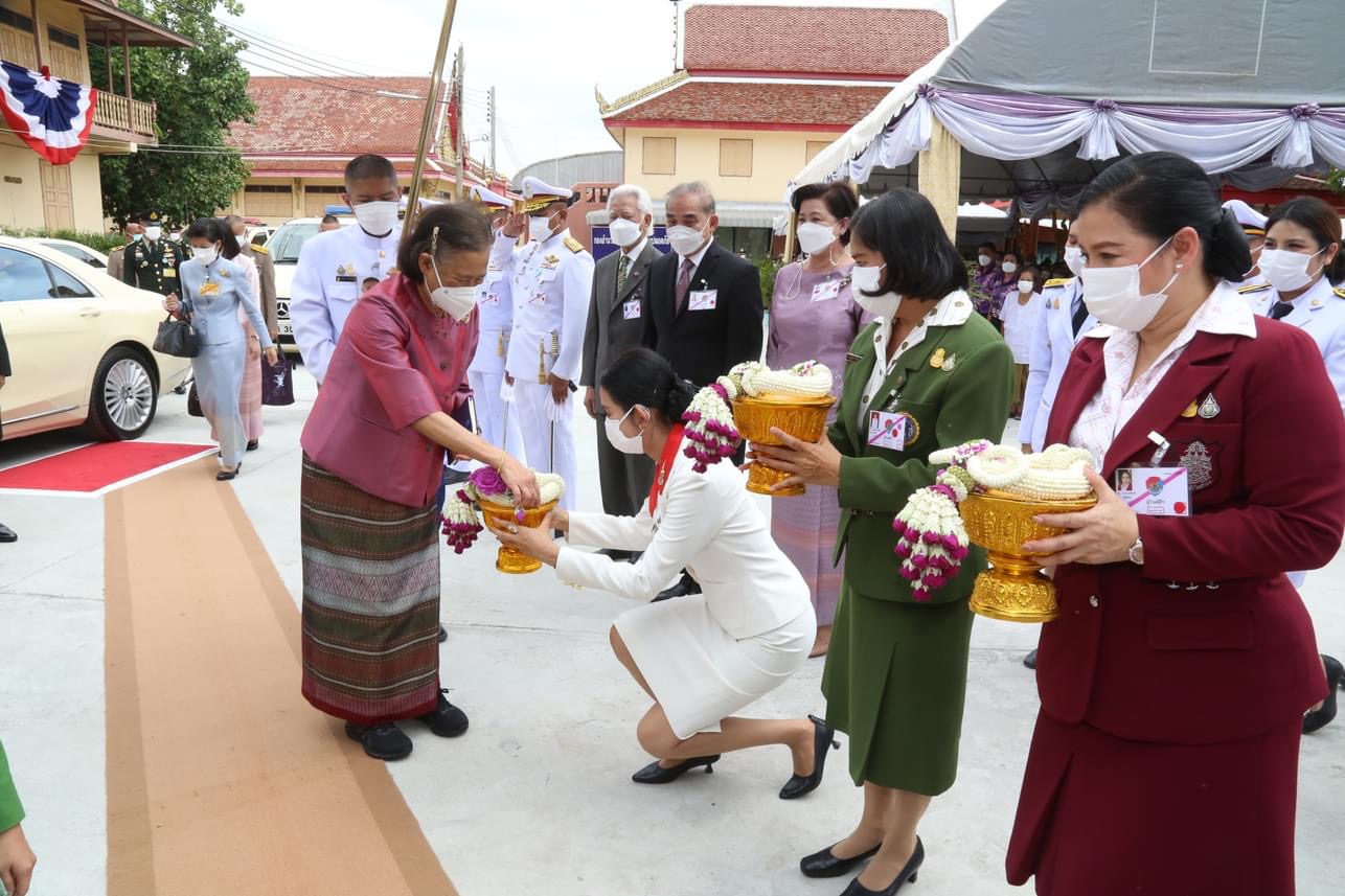 สมเด็จพระกนิษฐาธิราชเจ้า กรมสมเด็จพระเทพรัตนราชสุดาฯ สยามบรมราชกุมารี เสด็จพระราชดำเนินทรงประกอบพิธียกช่อฟ้าพระอุโบสถ และทรงเททองหล่อพระพุทธธรรมมิ่งมงคลรัตนโกฏิราช จำลอง ณ วัดโปรดสัตว์ จังหวัดพระนครศรีอยุธยา