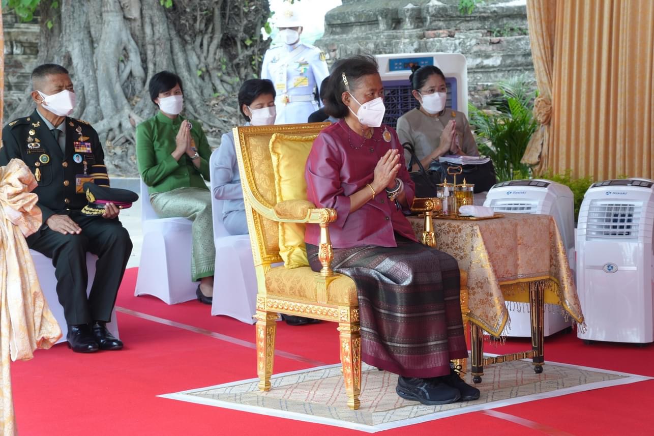 สมเด็จพระกนิษฐาธิราชเจ้า กรมสมเด็จพระเทพรัตนราชสุดาฯ สยามบรมราชกุมารี เสด็จพระราชดำเนินทรงประกอบพิธียกช่อฟ้าพระอุโบสถ และทรงเททองหล่อพระพุทธธรรมมิ่งมงคลรัตนโกฏิราช จำลอง ณ วัดโปรดสัตว์ จังหวัดพระนครศรีอยุธยา