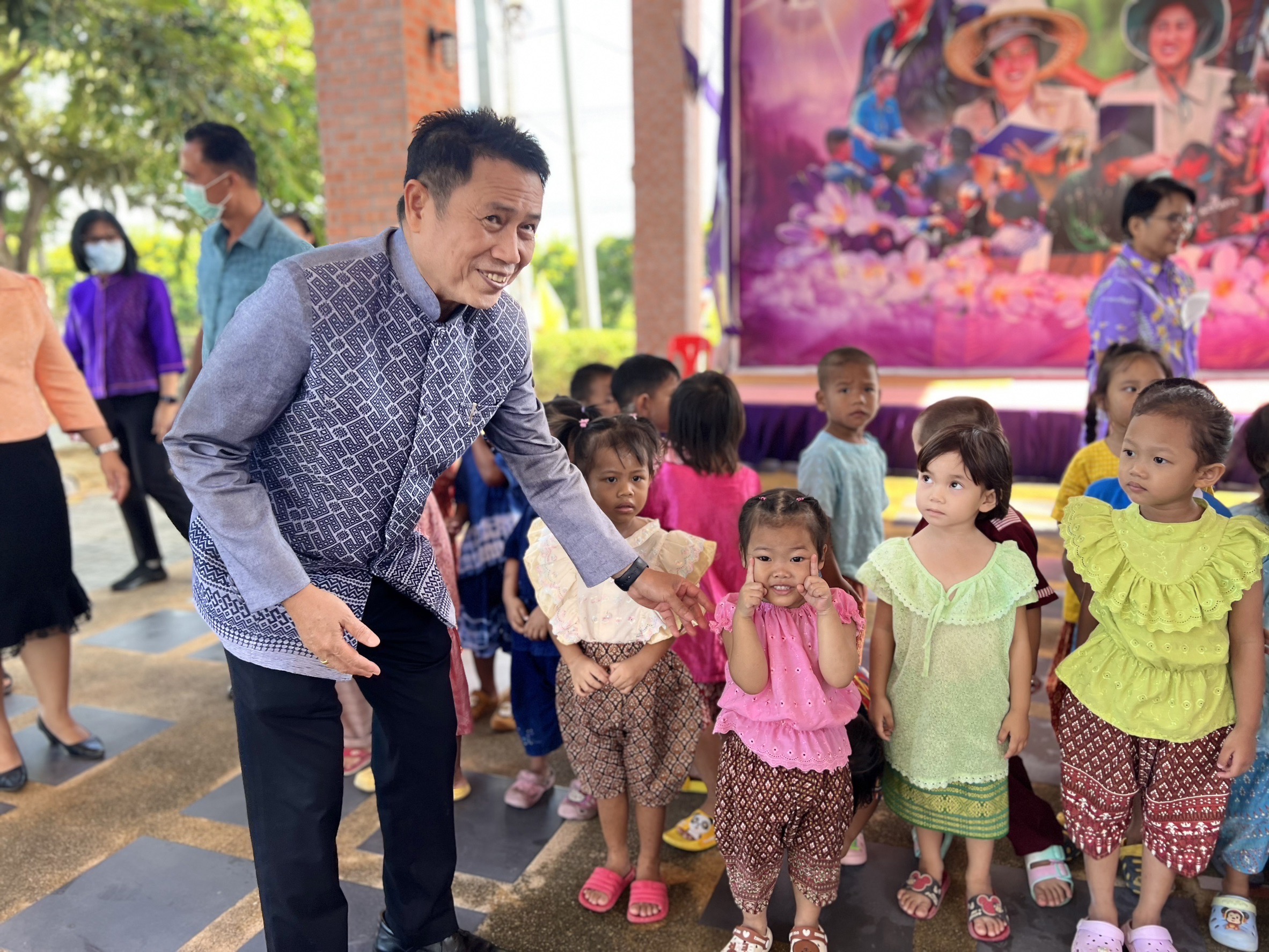 พัฒนาชุมชนอยุธยา จับมือศูนย์พัฒนาเด็กเล็กอบต.พระยาบันลือ “แต่งไทย ปลูกผัก ปลูกรัก กับ พช.”