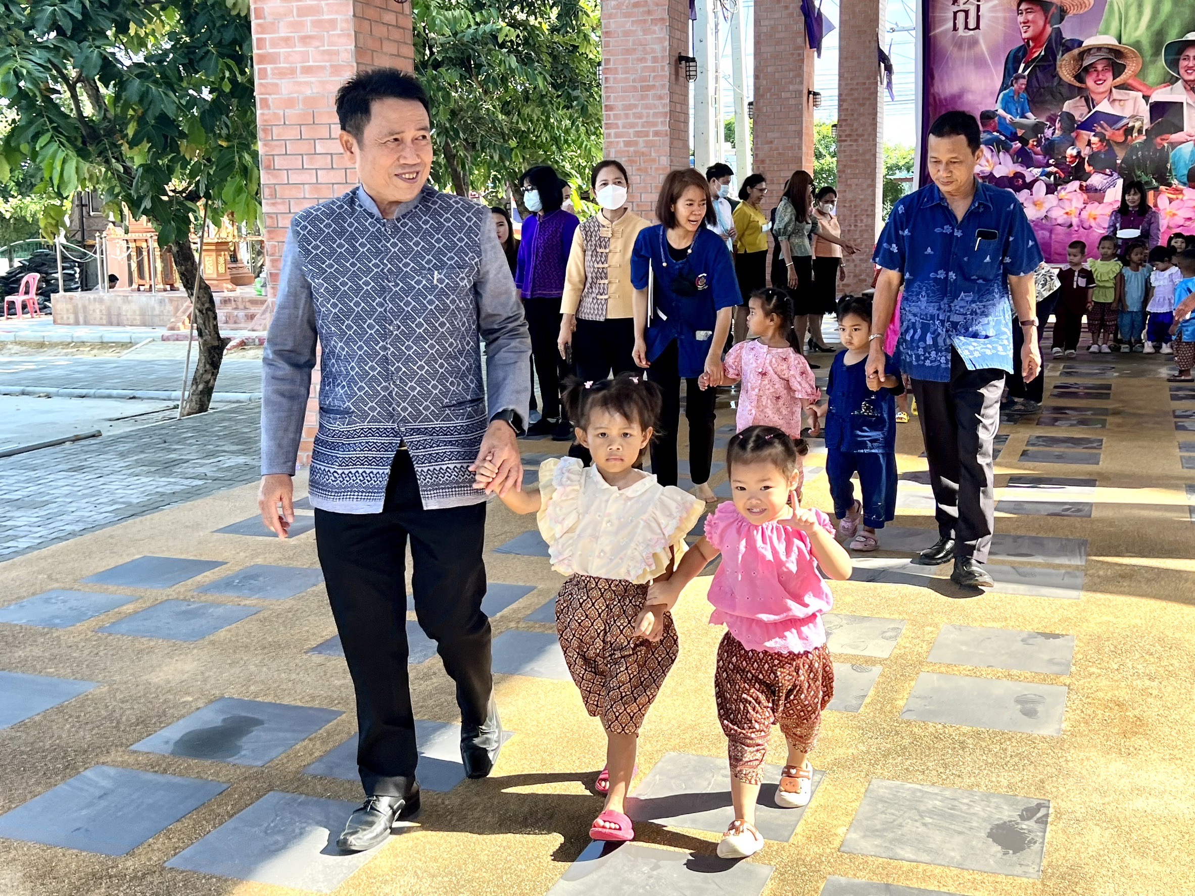 พัฒนาชุมชนอยุธยา จับมือศูนย์พัฒนาเด็กเล็กอบต.พระยาบันลือ “แต่งไทย ปลูกผัก ปลูกรัก กับ พช.”