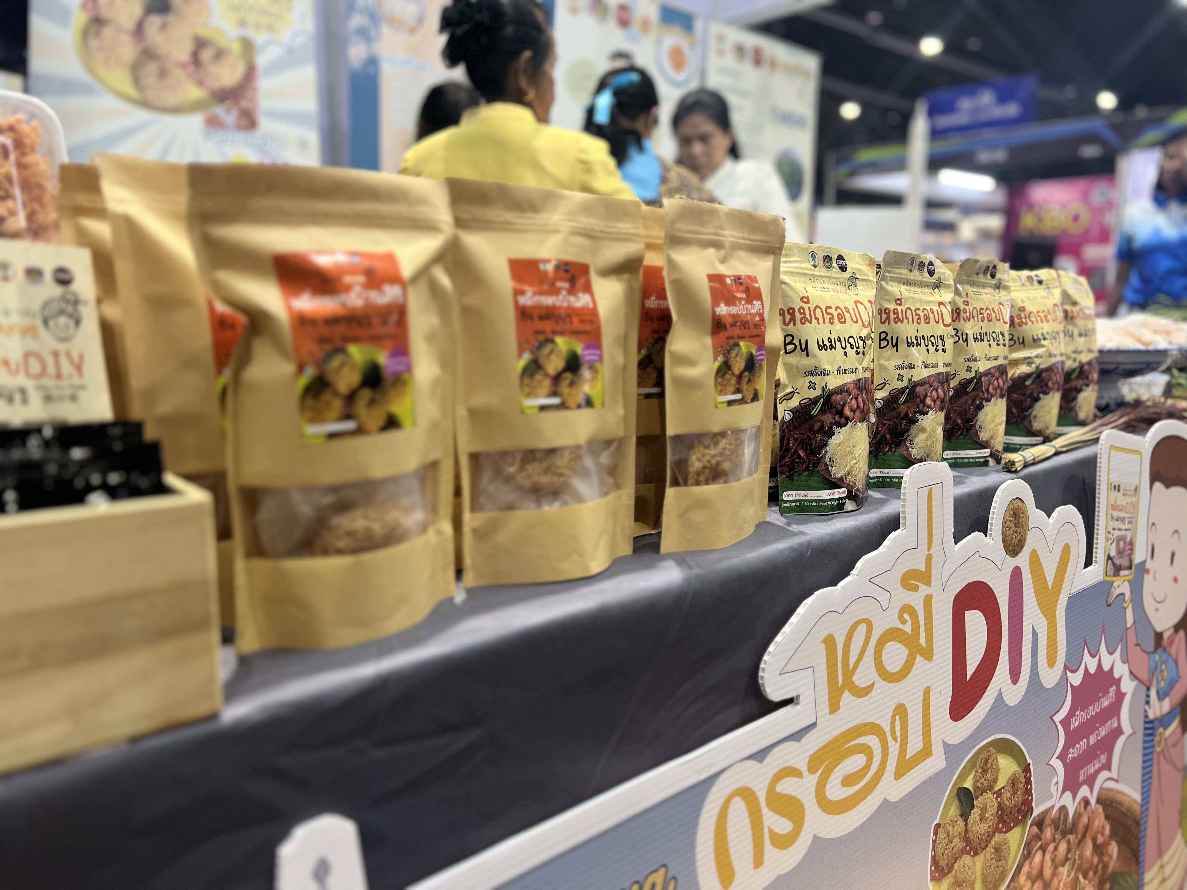 พช.อยุธยา ส่ง KBO “หมี่กรอบโบราณ D.I.Y. by แม่บุญชู” เข้าชิงชนะเลิศระดับประเทศ