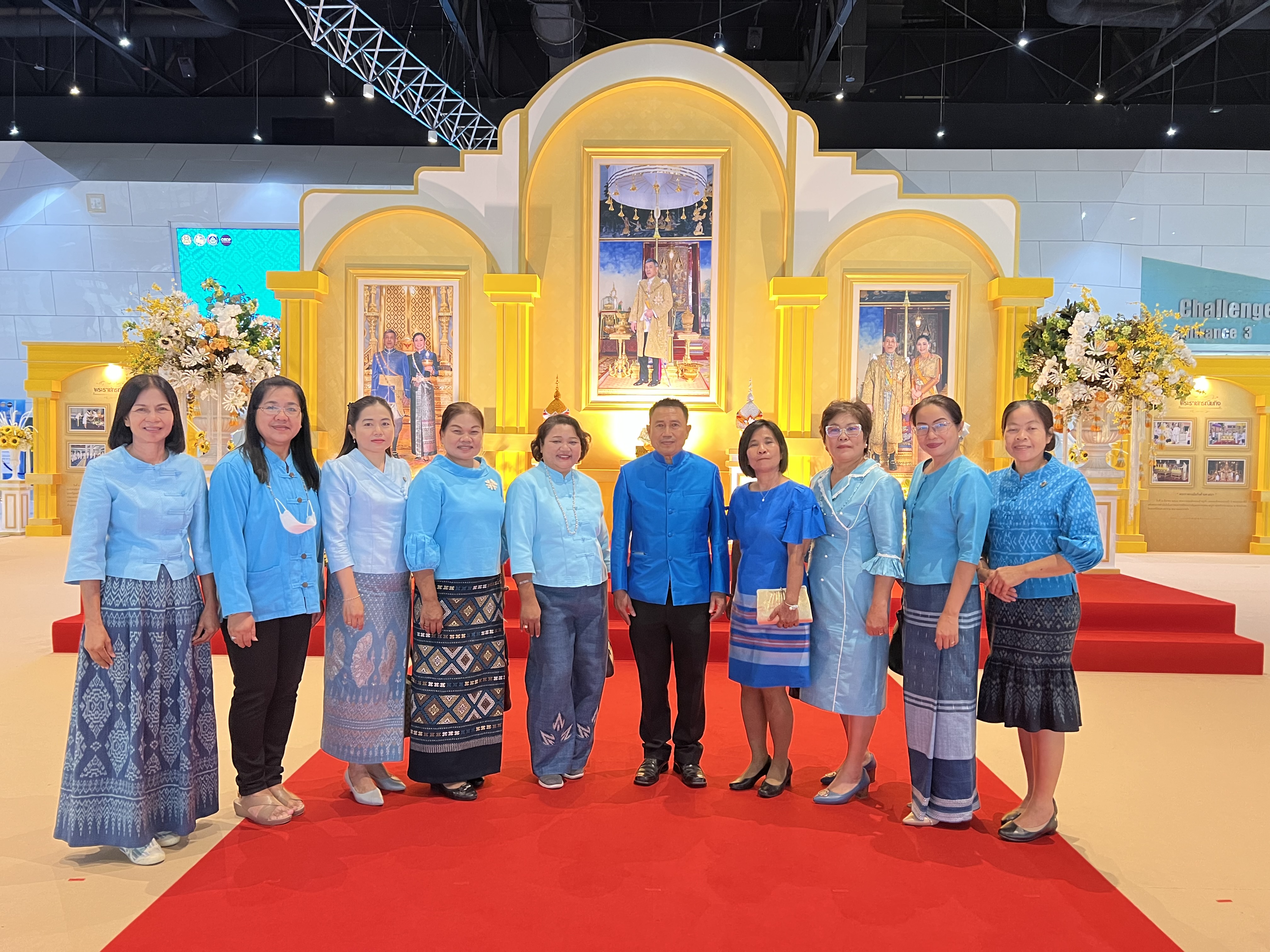 กรมการพัฒนาชุมชน ร่วม พช.อยุธยา เปิดงานศิลปาชีพ ประทีปไทย OTOP หลอมดวงใจ ด้วยพระบารมี “ผ้าทอไทย สายใยแห่งพระเมตตา สร้างอาชีพปวงประชา อย่างยั่งยืน”