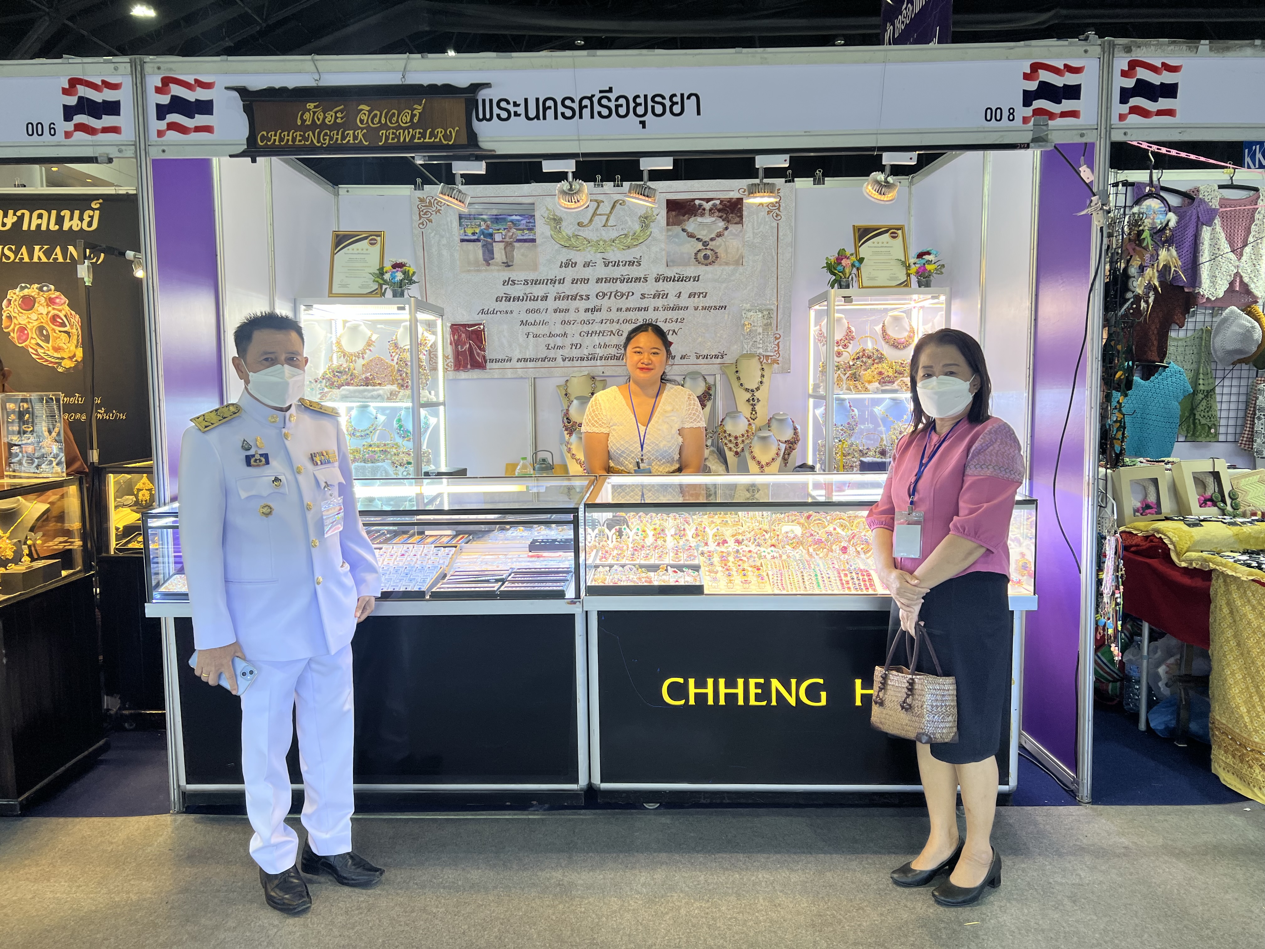 พช.อยุธยา ร่วมจัดหน่ายผลิตภัณฑ์OTOP งานศิลปาชีพ ประทีปไทย OTOP หลอมดวงใจ ด้วยพระบารมี “ผ้าทอไทย สายใยแห่งพระเมตตา สร้างอาชีพปวงประชา อย่างยั่งยืน”