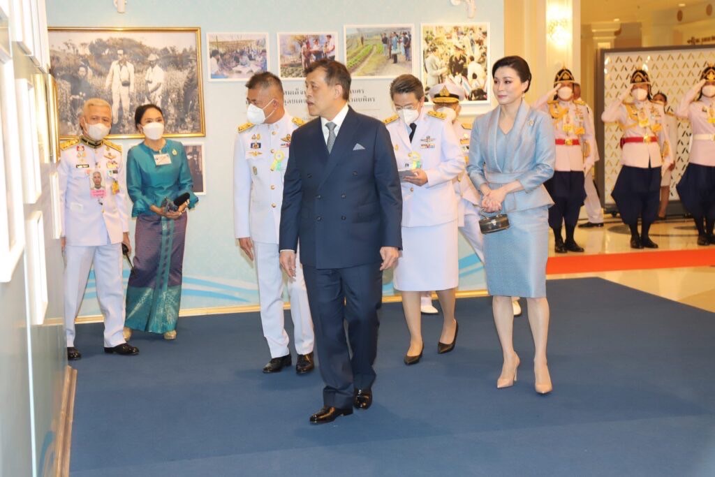 ผู้ว่าราชการจังหวัดพระนครศรีอยุธยา เฝ้ารับเสด็จฯ พระบาทสมเด็จพระเจ้าอยู่หัว และสมเด็จพระนางเจ้าฯ พระบรมราชินี และเข้าเฝ้าฯ รับพระราชทานเงินพระราชทานขวัญถุงกองทุนแม่ของแผ่นดิน ในงานมหกรรมกองทุนแม่ของแผ่นดิน ประจำปี 2566